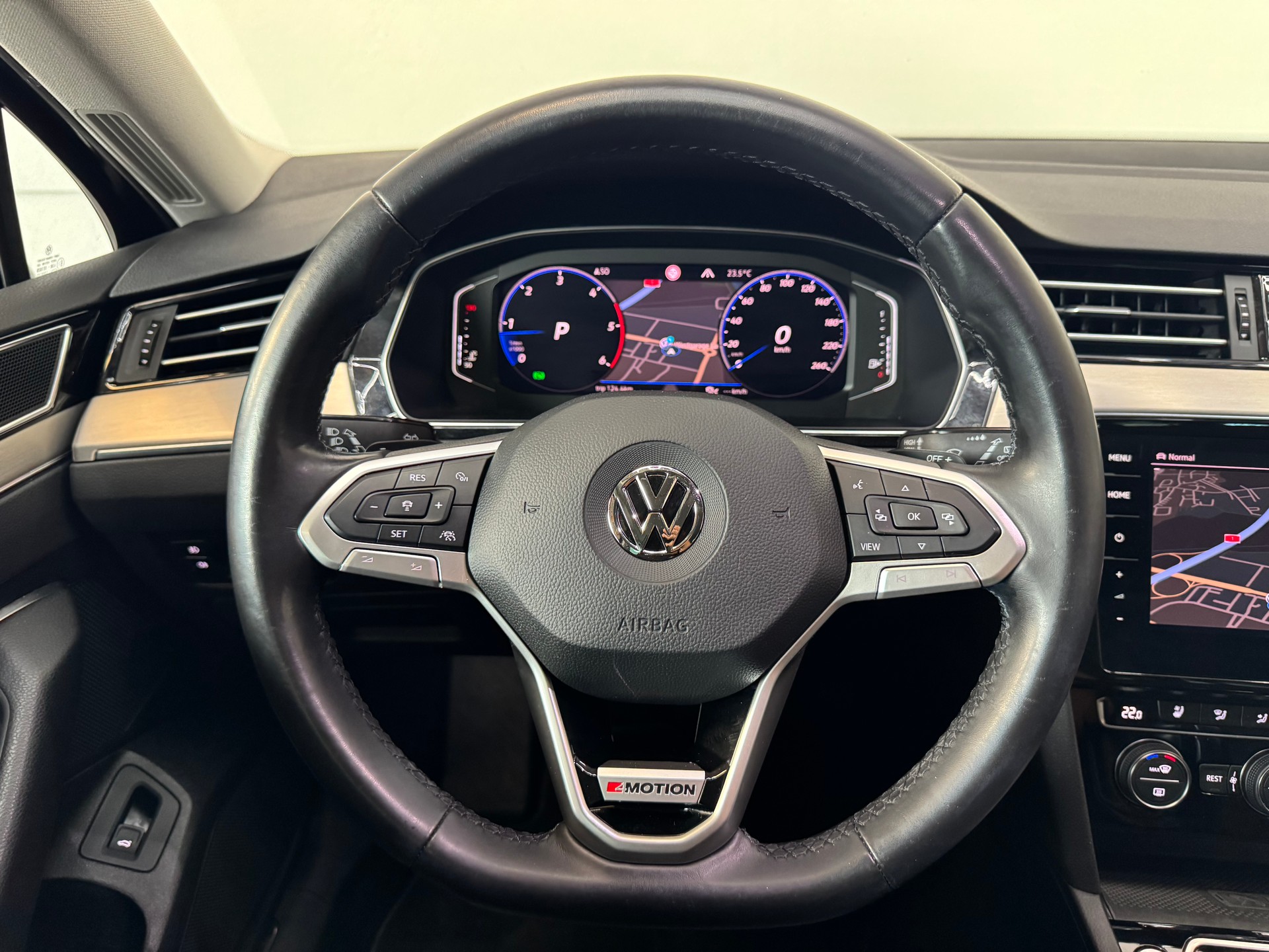 VW Passat 2.0 TDI BMT Elegance 4Motion DSG-image-14