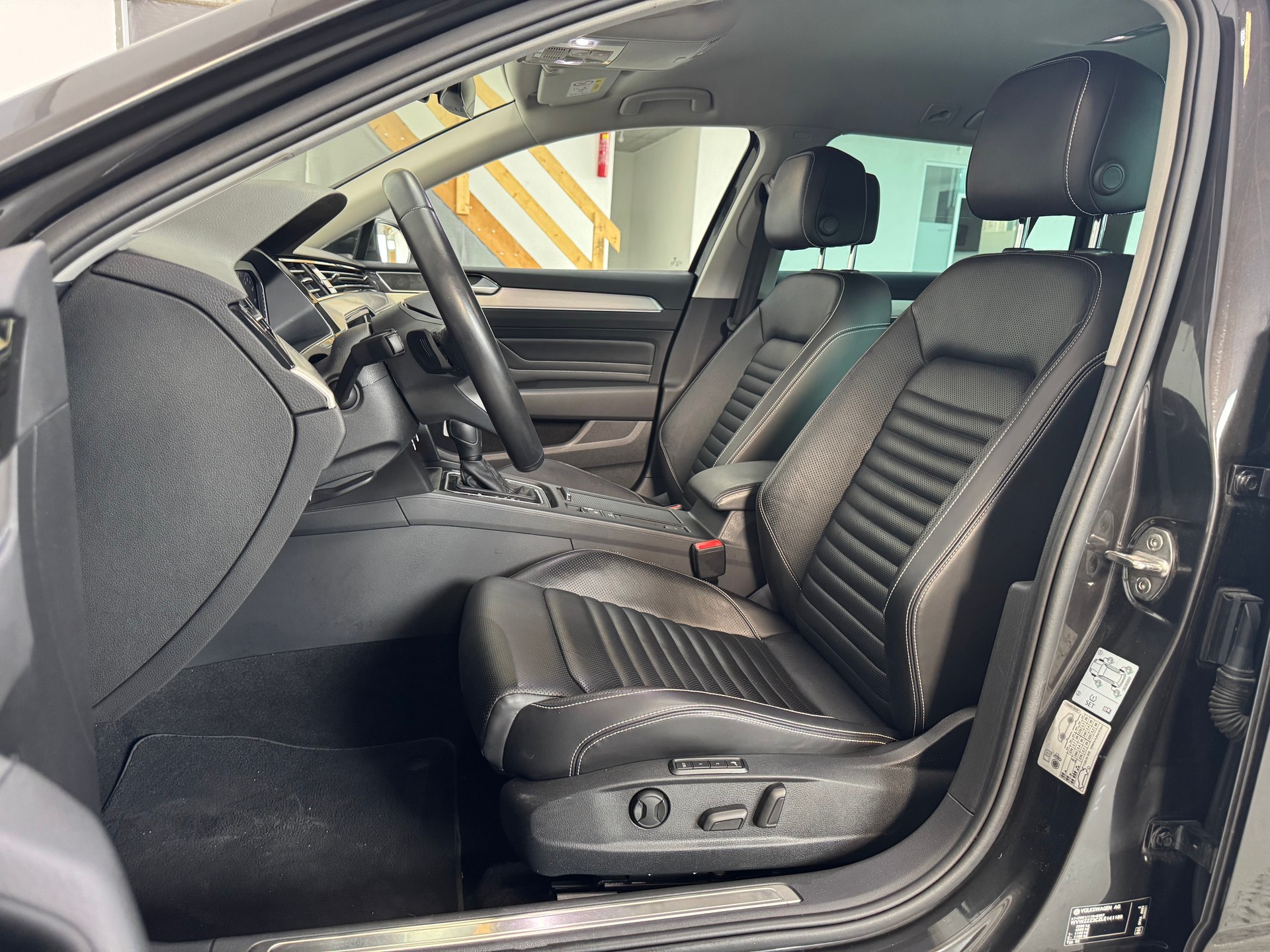 VW Passat 2.0 TDI BMT Elegance 4Motion DSG-image-9