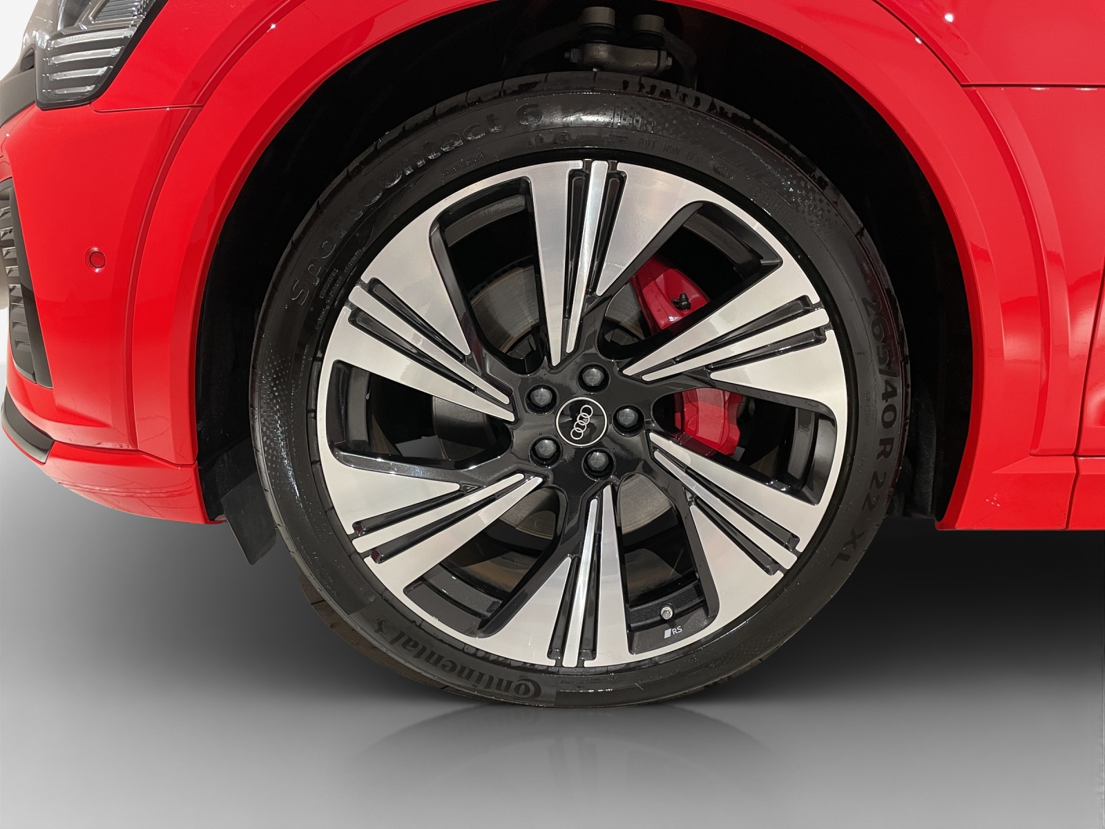 AUDI Q8 Sportback 55 e-tron S line quattro-image-11