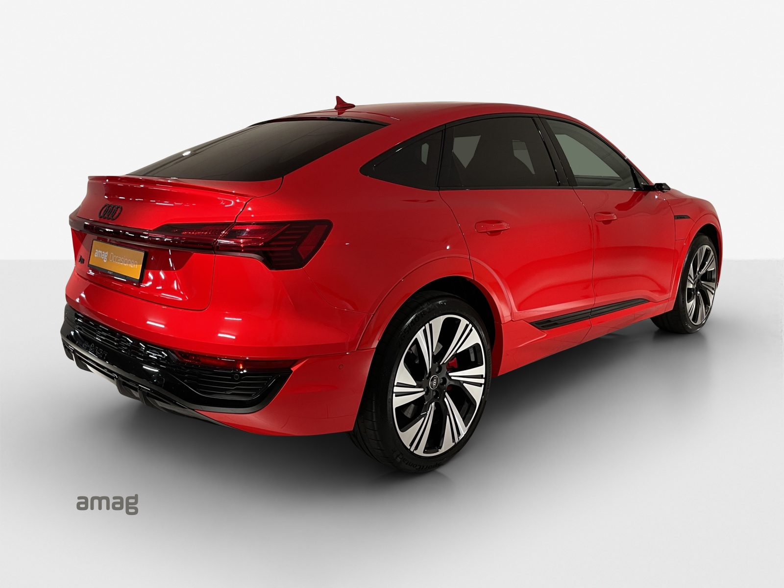 AUDI Q8 Sportback 55 e-tron S line quattro-image-4