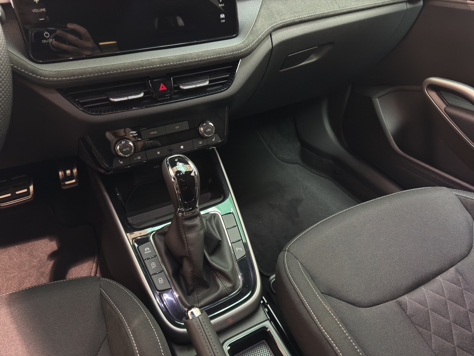 SKODA Fabia 1.5 TSI Dynamic DSG-image-10