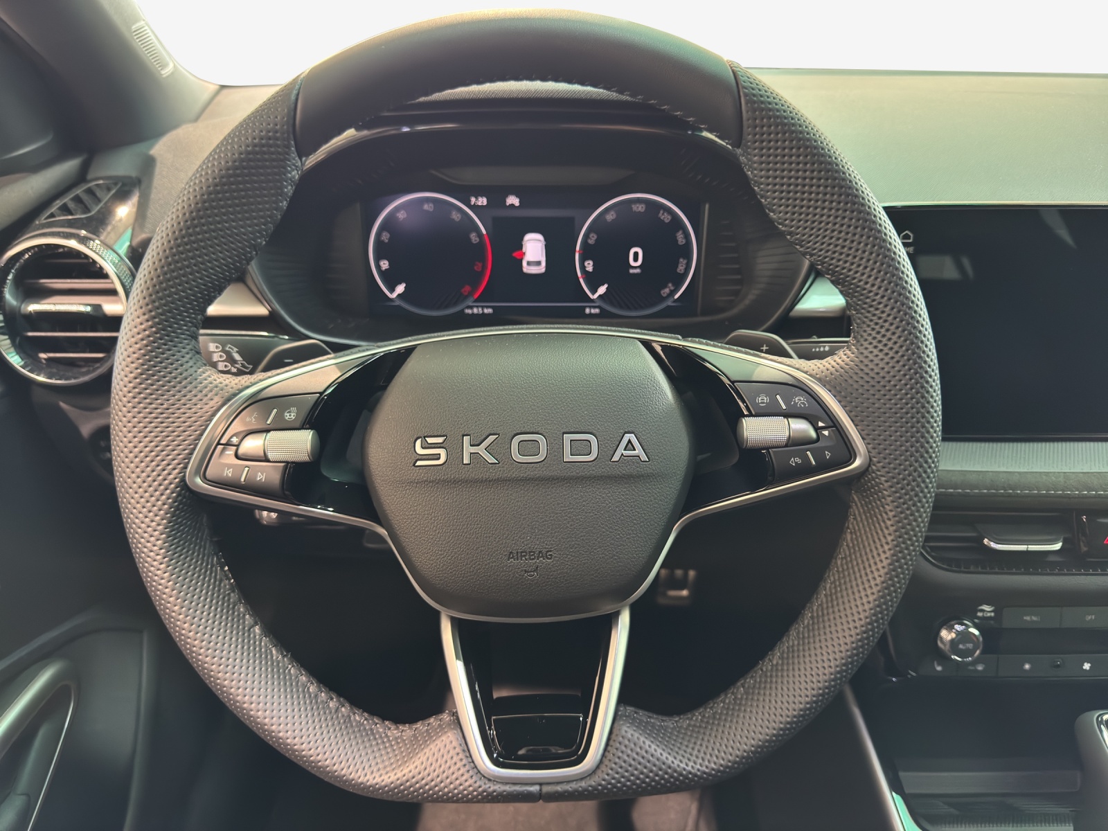 SKODA Fabia 1.5 TSI Dynamic DSG-image-9