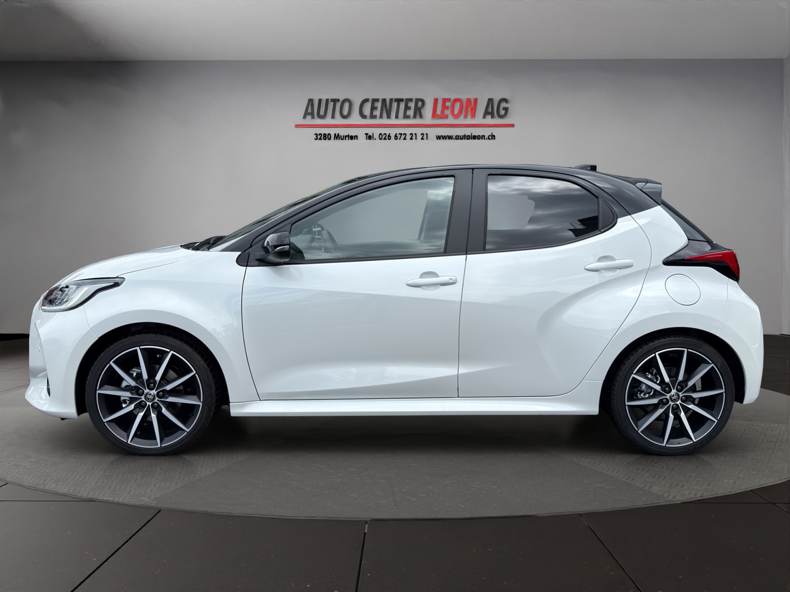 TOYOTA Yaris 1.5 GR Sport e-CVT (10 STÜCK)-showroom-element-2