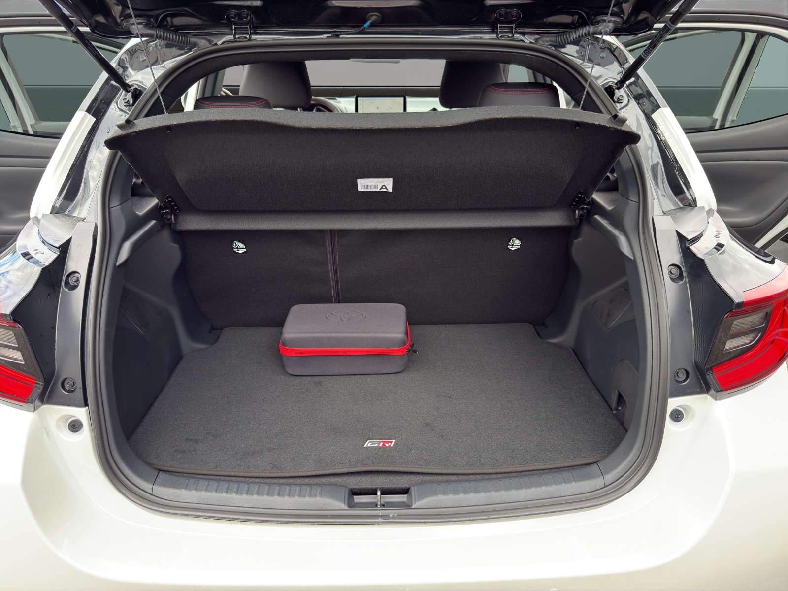 TOYOTA Yaris 1.5 GR Sport e-CVT (10 STÜCK)-image-18