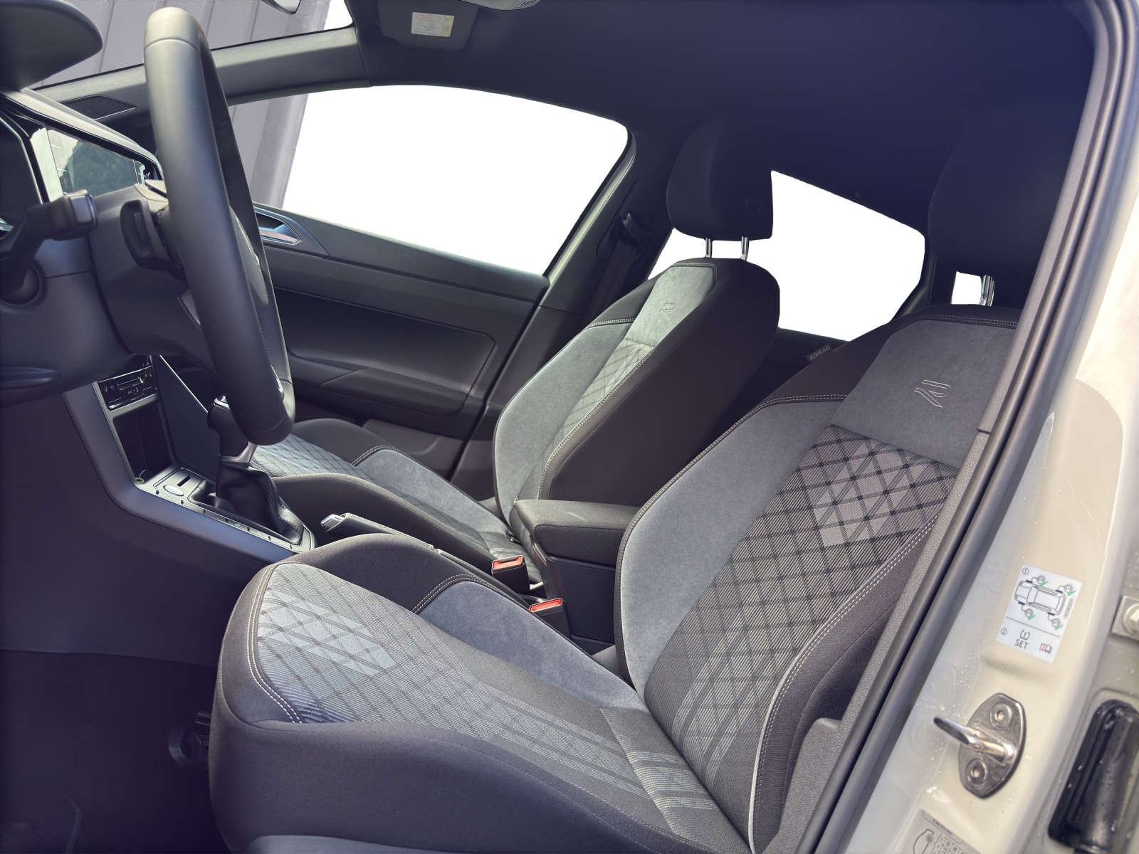 VW Polo 1.0 TSI R-Line DSG-image-9