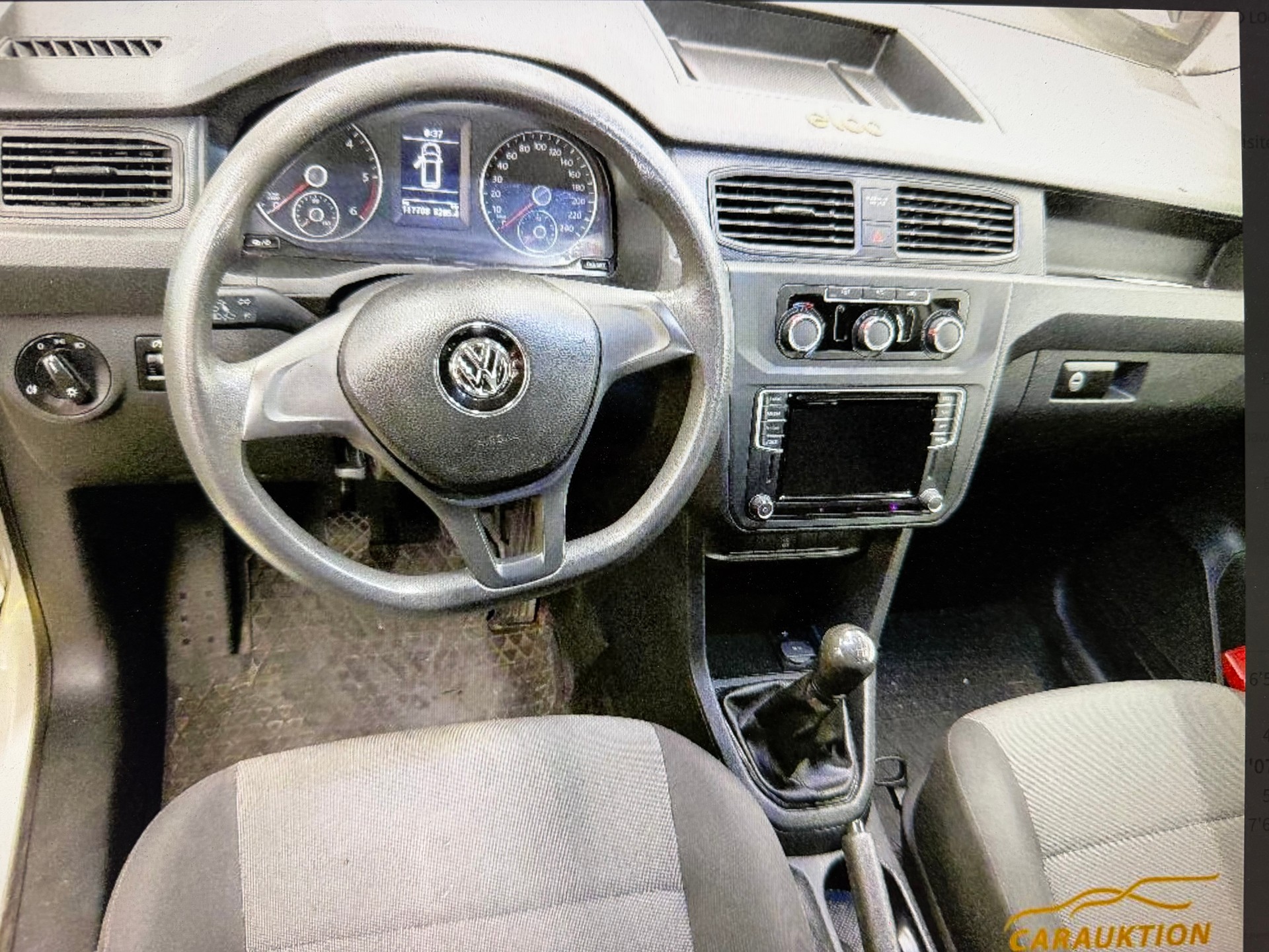 VW Caddy Maxi 2.0TDI BlueMotion Technology-image-1