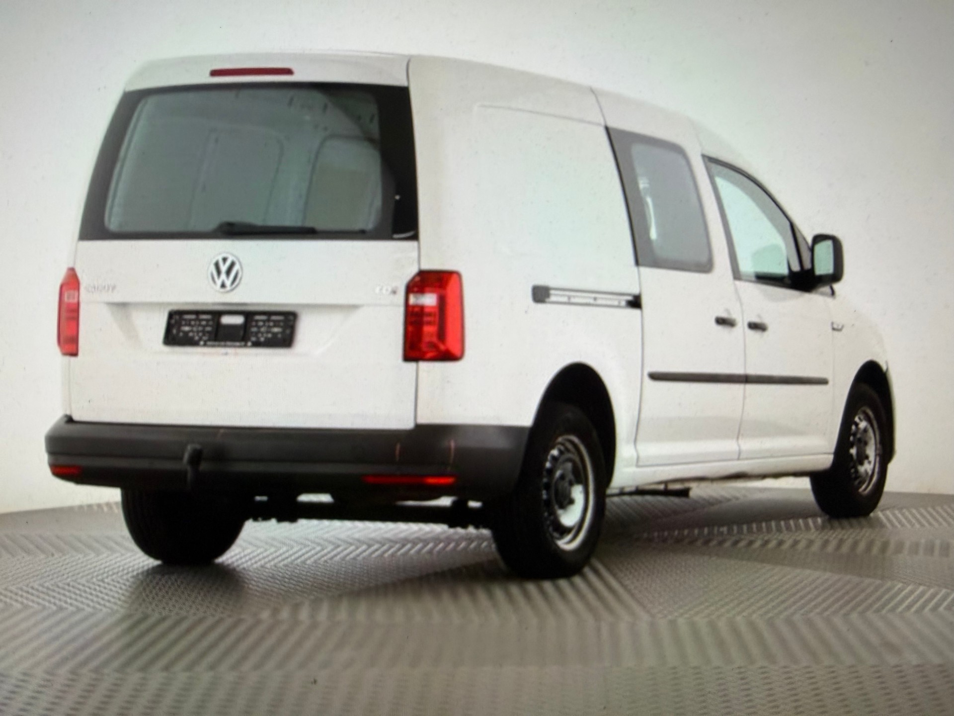 VW Caddy Maxi 2.0TDI BlueMotion Technology-image-7