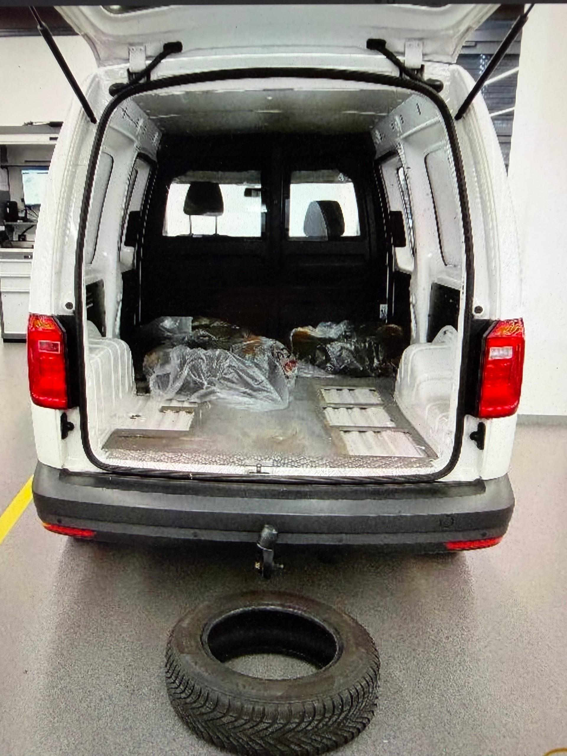 VW Caddy Maxi 2.0TDI BlueMotion Technology-image-3