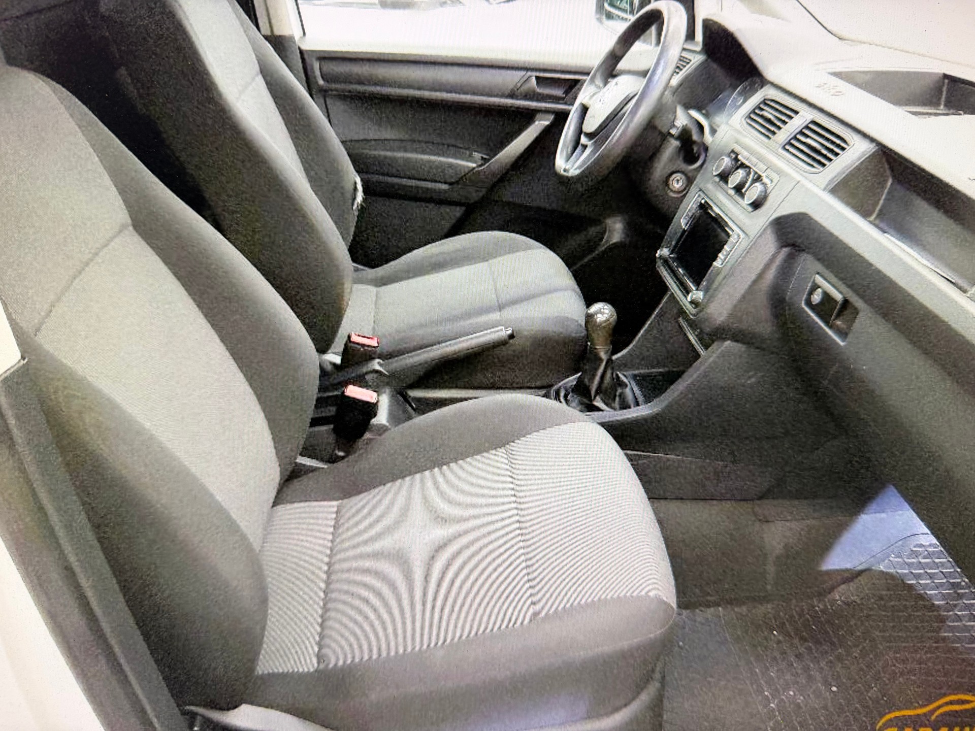 VW Caddy Maxi 2.0TDI BlueMotion Technology-image-4