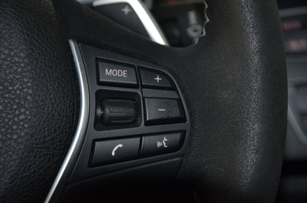 BMW M135i xDrive Steptronic-image-18