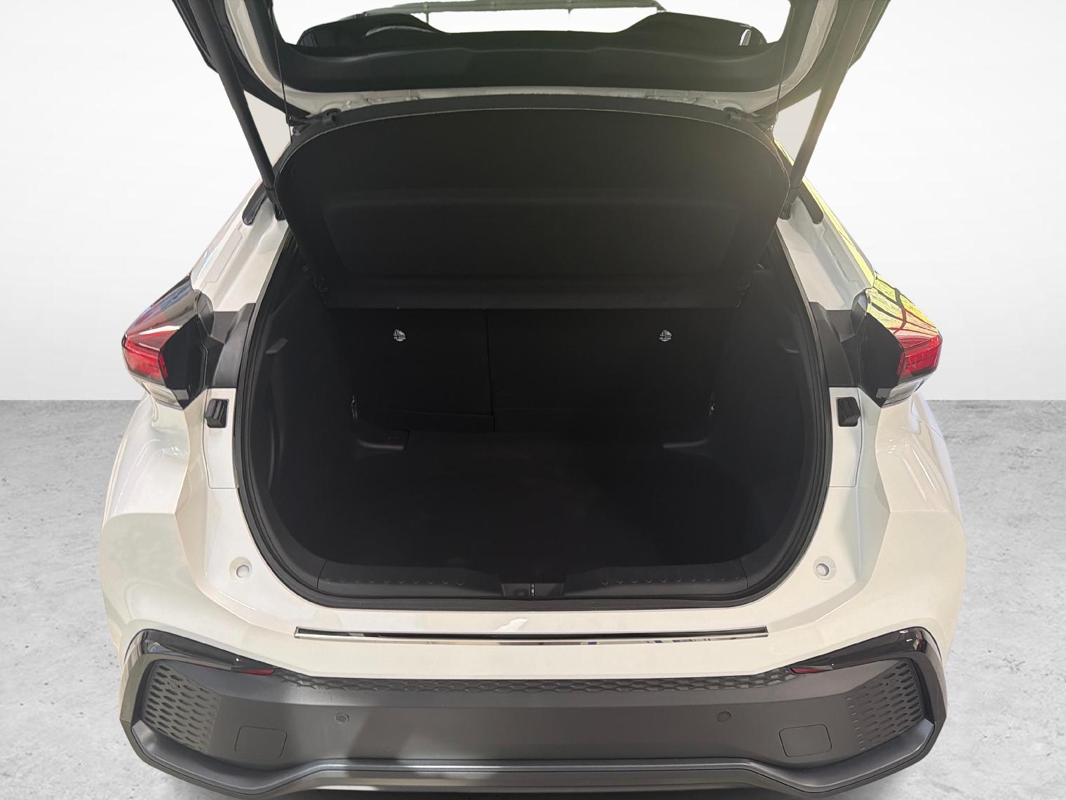 TOYOTA C-HR 2.0 HEV Style 4x4 - Ruote e servizi inclusi-image-12