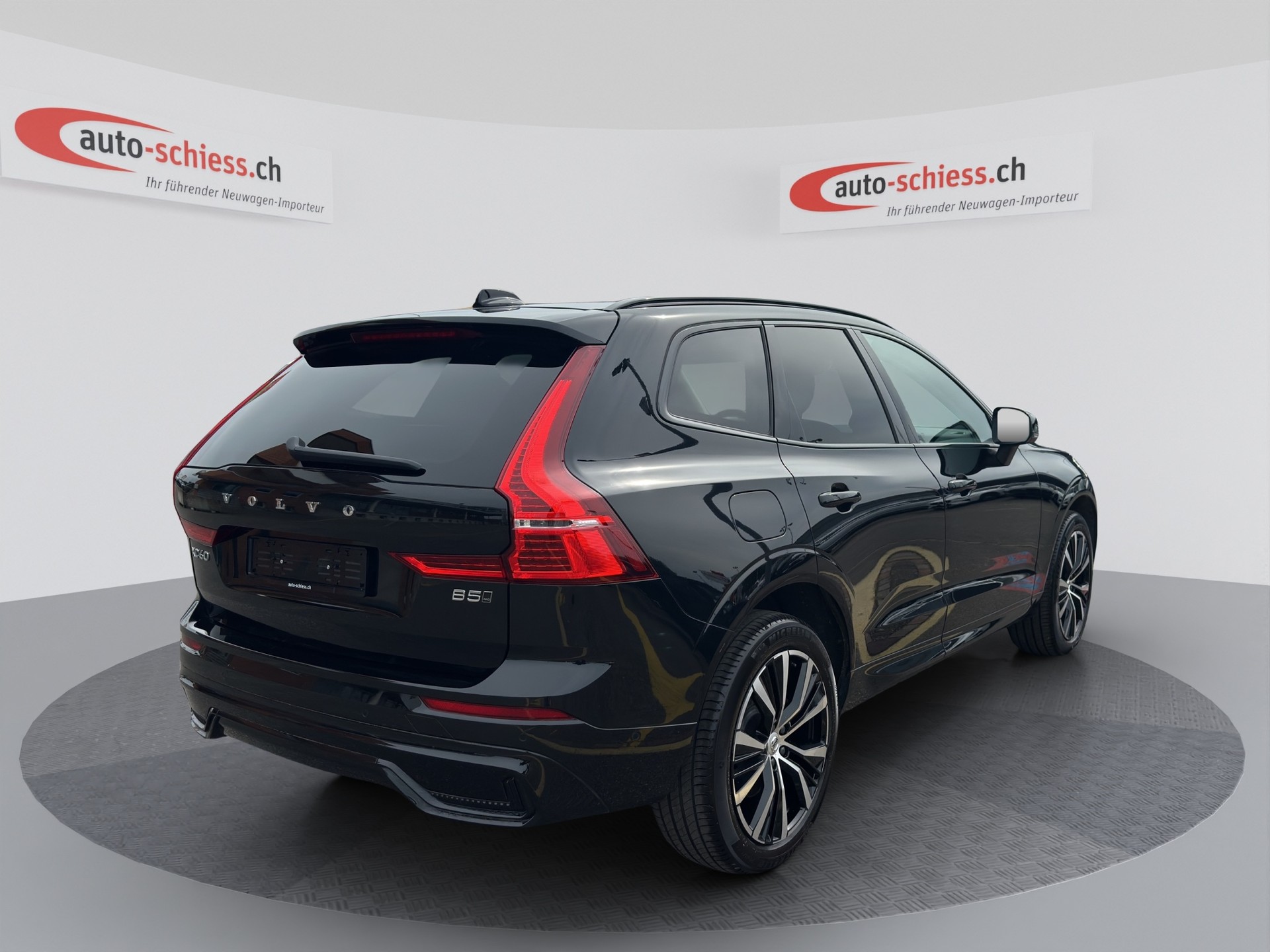 VOLVO XC60 B5 Benzin Mild Hybrid AWD Plus Dark Geartronic-image-2
