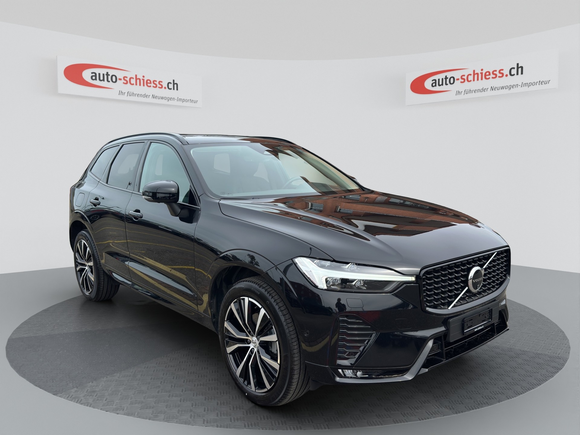 VOLVO XC60 B5 Benzin Mild Hybrid AWD Plus Dark Geartronic-image-0