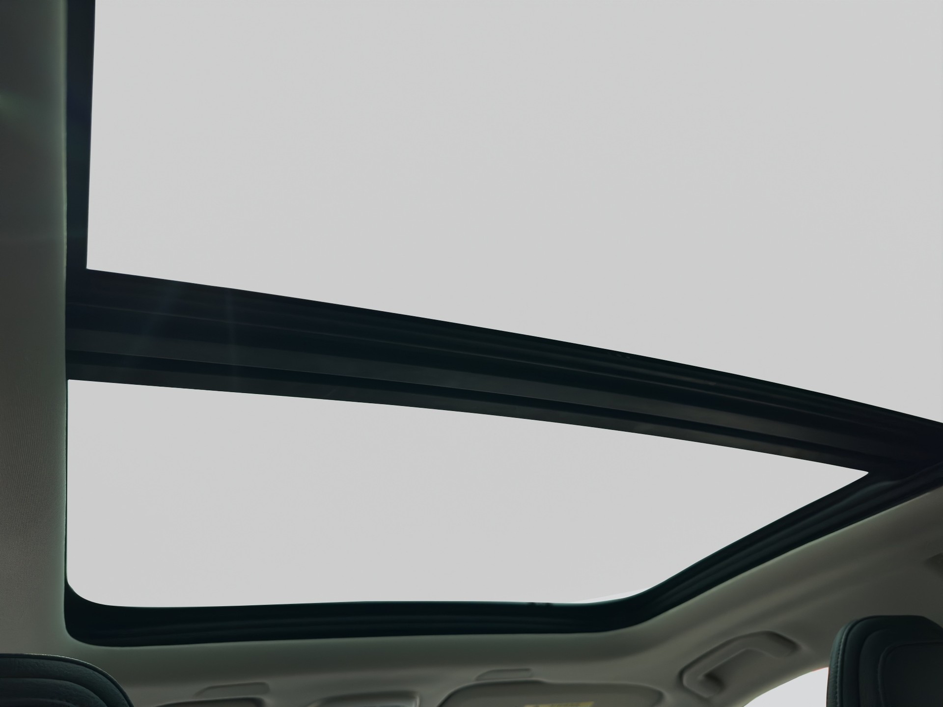 VOLVO XC60 B5 Benzin Mild Hybrid AWD Plus Dark Geartronic-image-15
