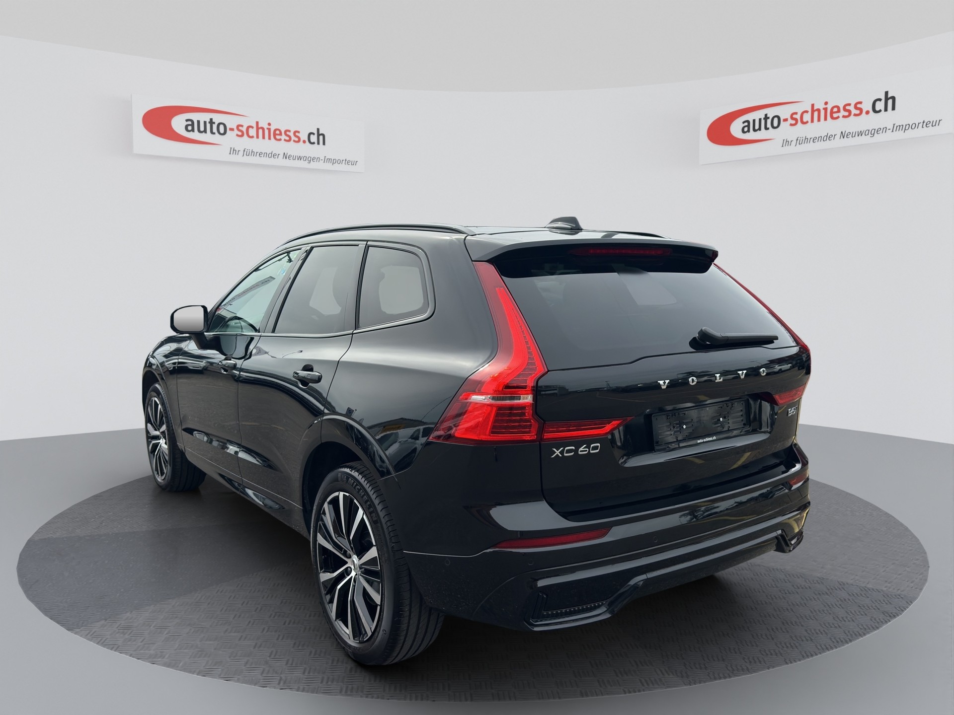 VOLVO XC60 B5 Benzin Mild Hybrid AWD Plus Dark Geartronic-image-3