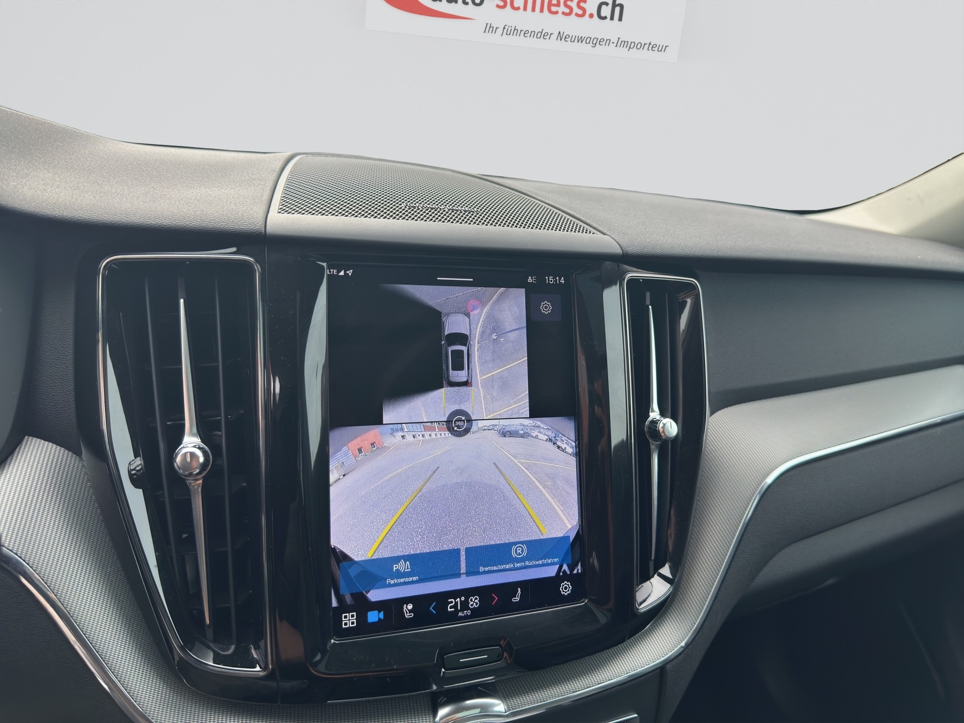 VOLVO XC60 B5 Benzin Mild Hybrid AWD Plus Dark Geartronic-image-8