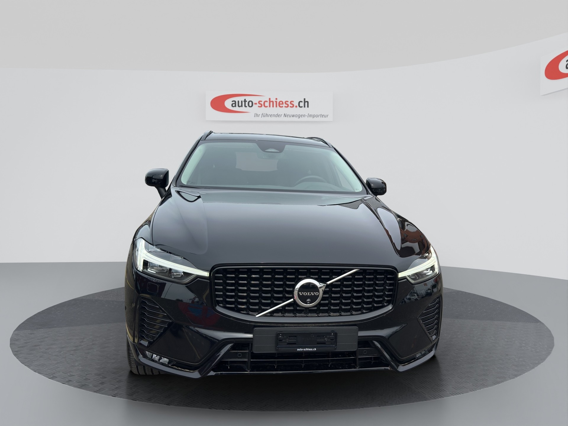 VOLVO XC60 B5 Benzin Mild Hybrid AWD Plus Dark Geartronic-image-1