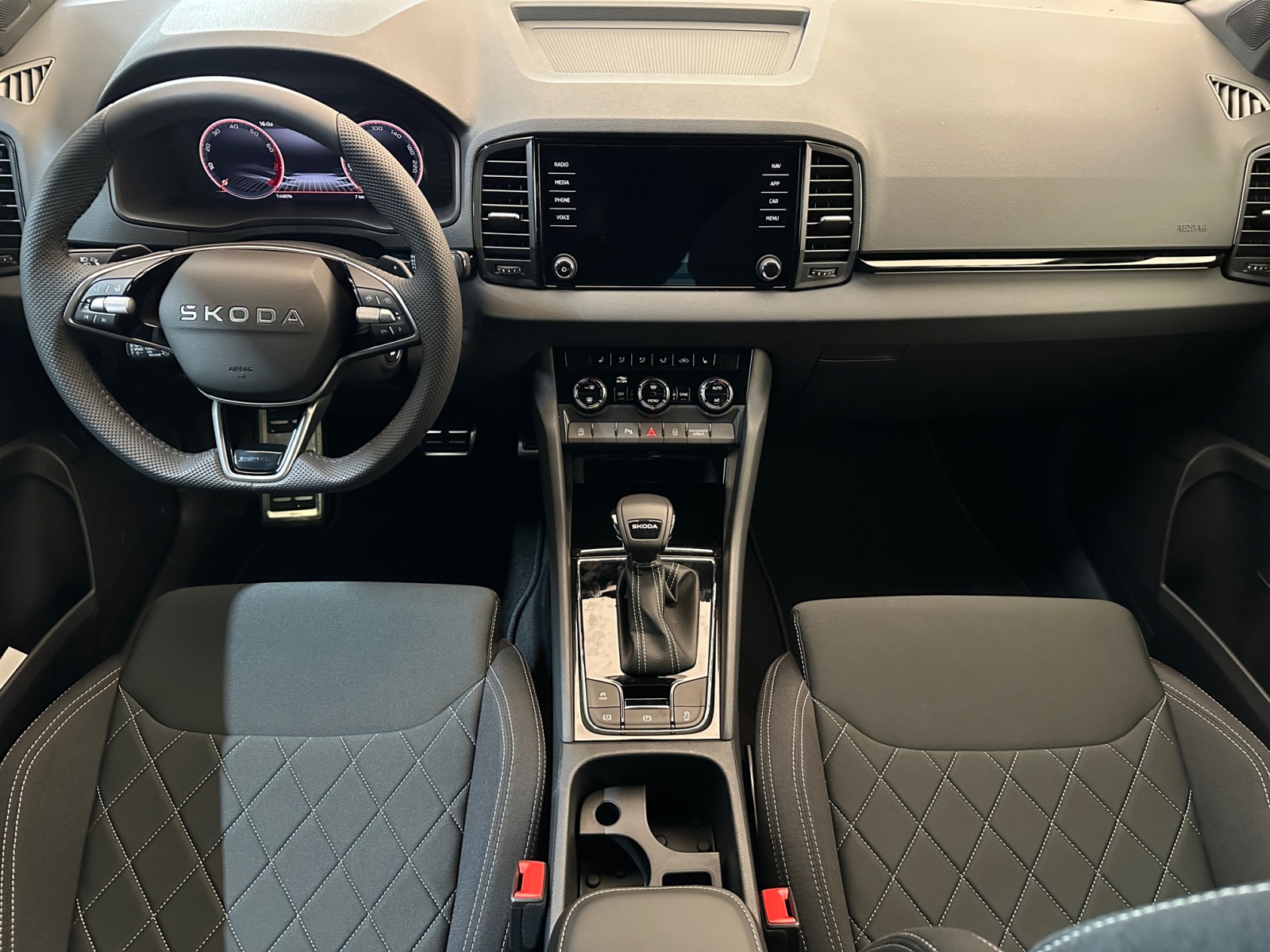 SKODA Karoq 1.5 TSI SportLine DSG-image-9