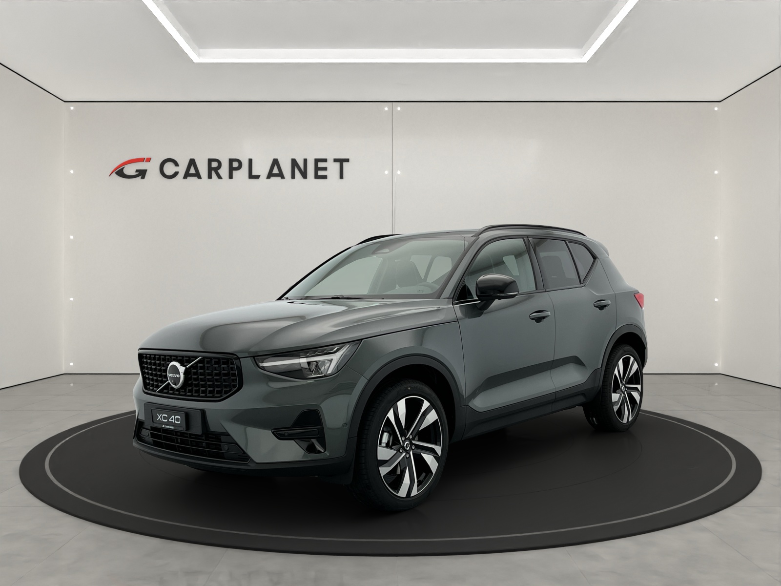 VOLVO XC40 2.0 B3 MH Plus Dark-image-0