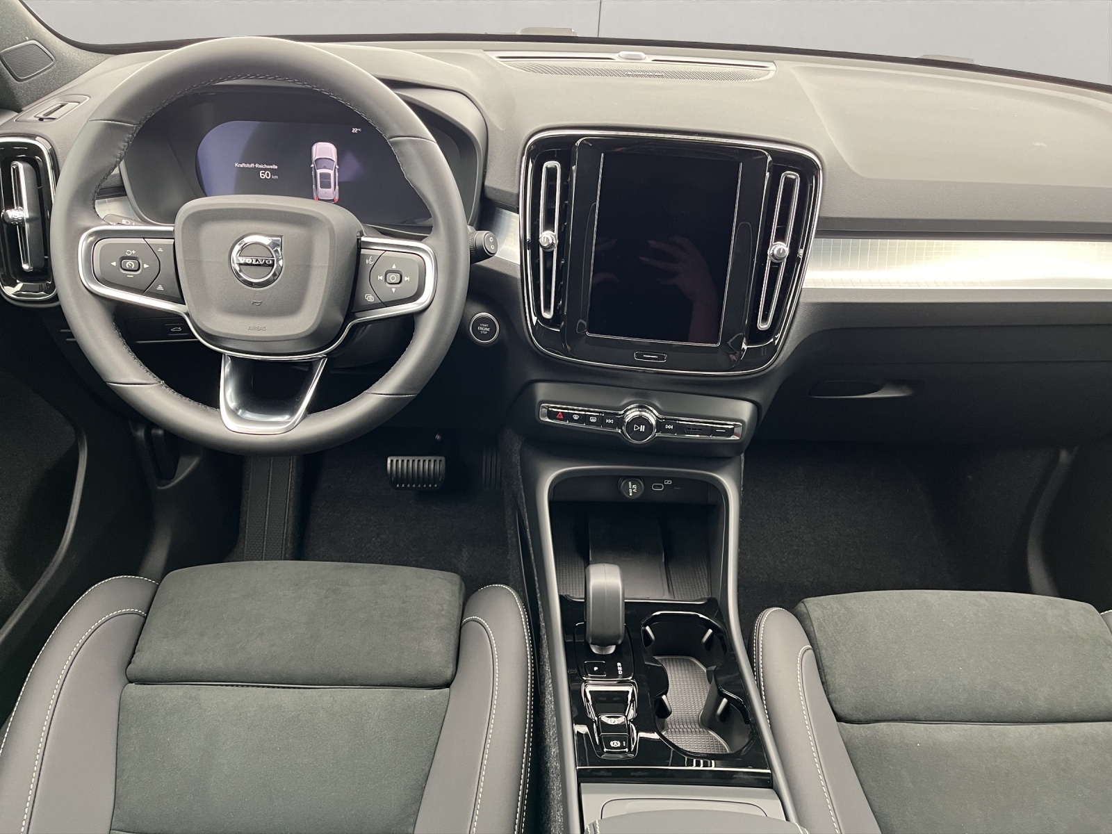 VOLVO XC40 2.0 B3 MH Plus Dark-image-12