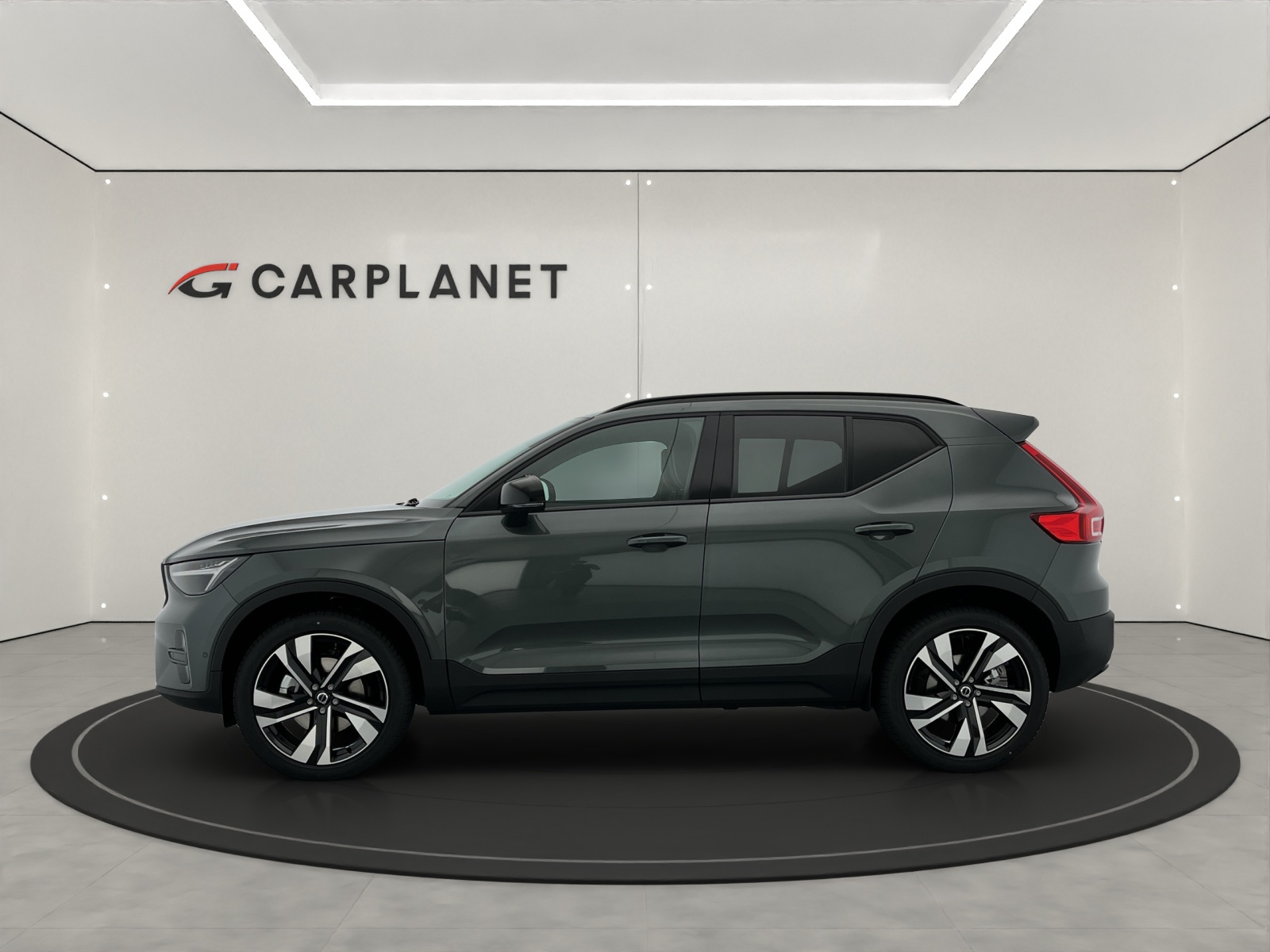VOLVO XC40 2.0 B3 MH Plus Dark-image-2