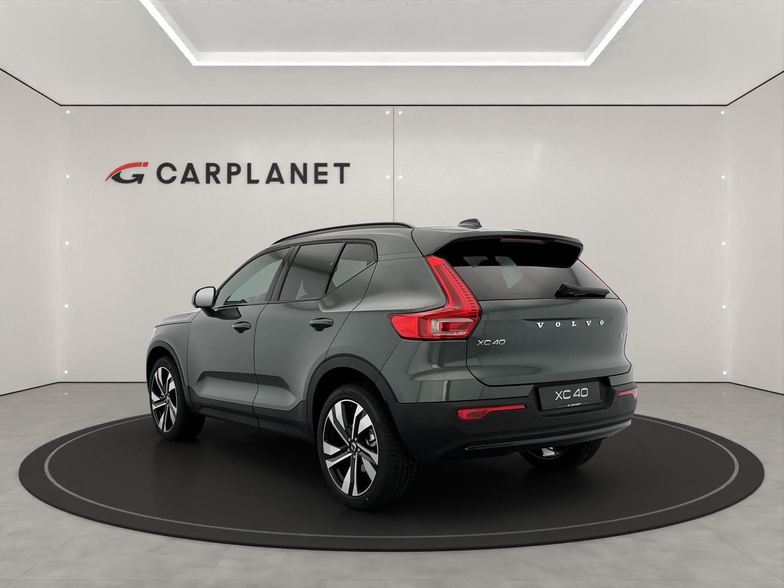 VOLVO XC40 2.0 B3 MH Plus Dark-image-3