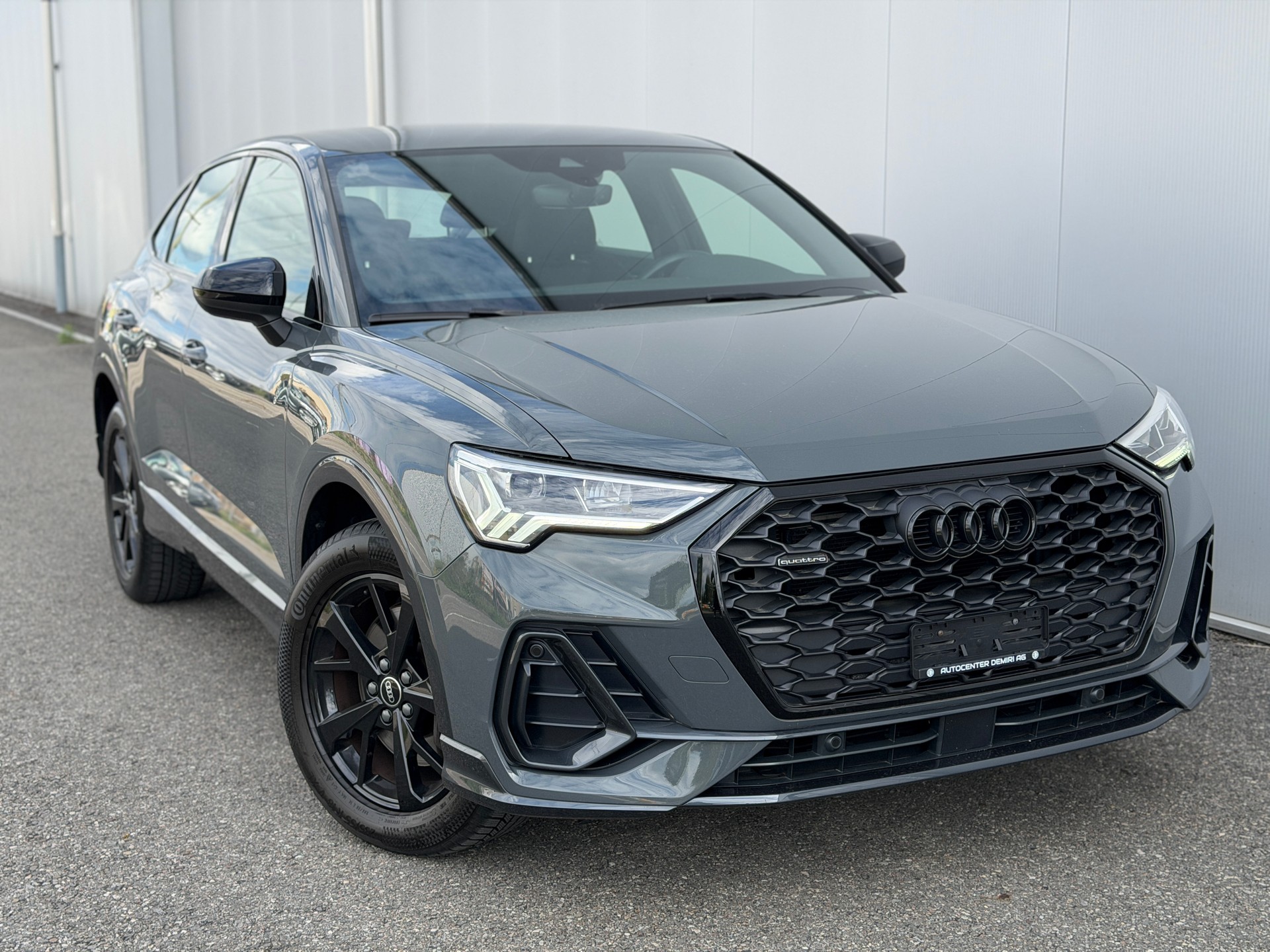 AUDI Q3 Sportback 40 TDI S line quattro S-tronic-image-0