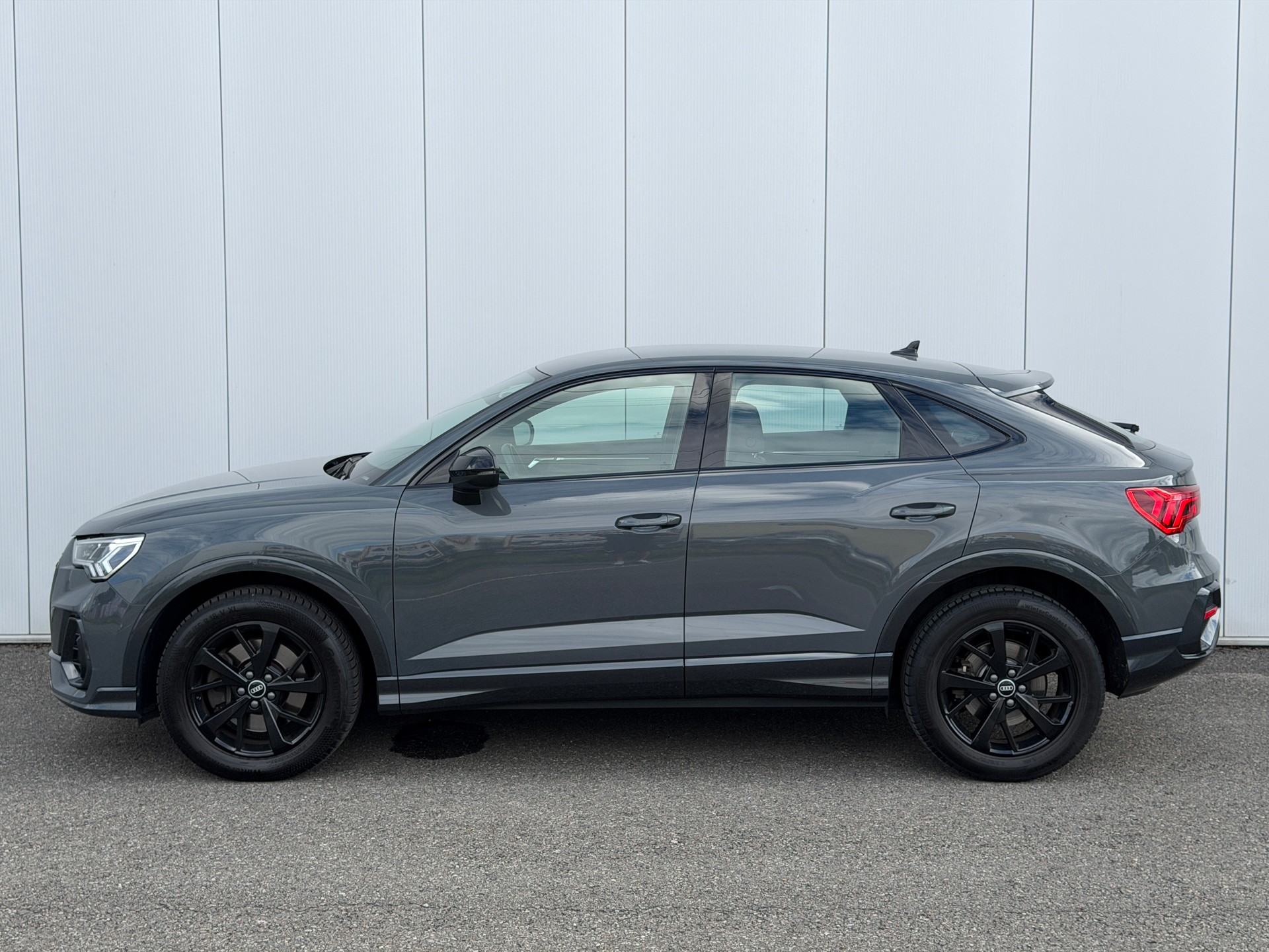 AUDI Q3 Sportback 40 TDI S line quattro S-tronic-image-6