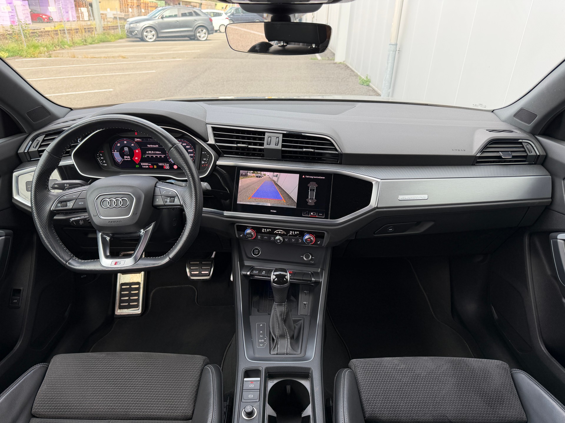 AUDI Q3 Sportback 40 TDI S line quattro S-tronic-image-11