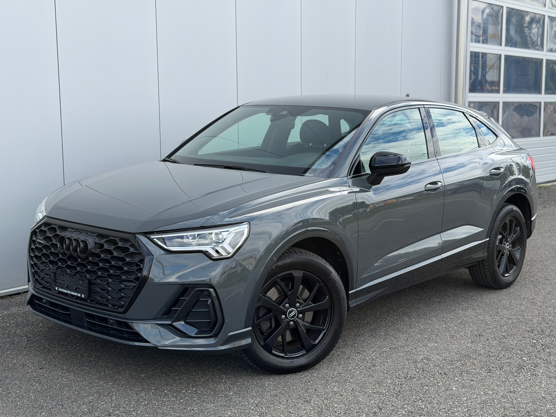 AUDI Q3 Sportback 40 TDI S line quattro S-tronic-image-5