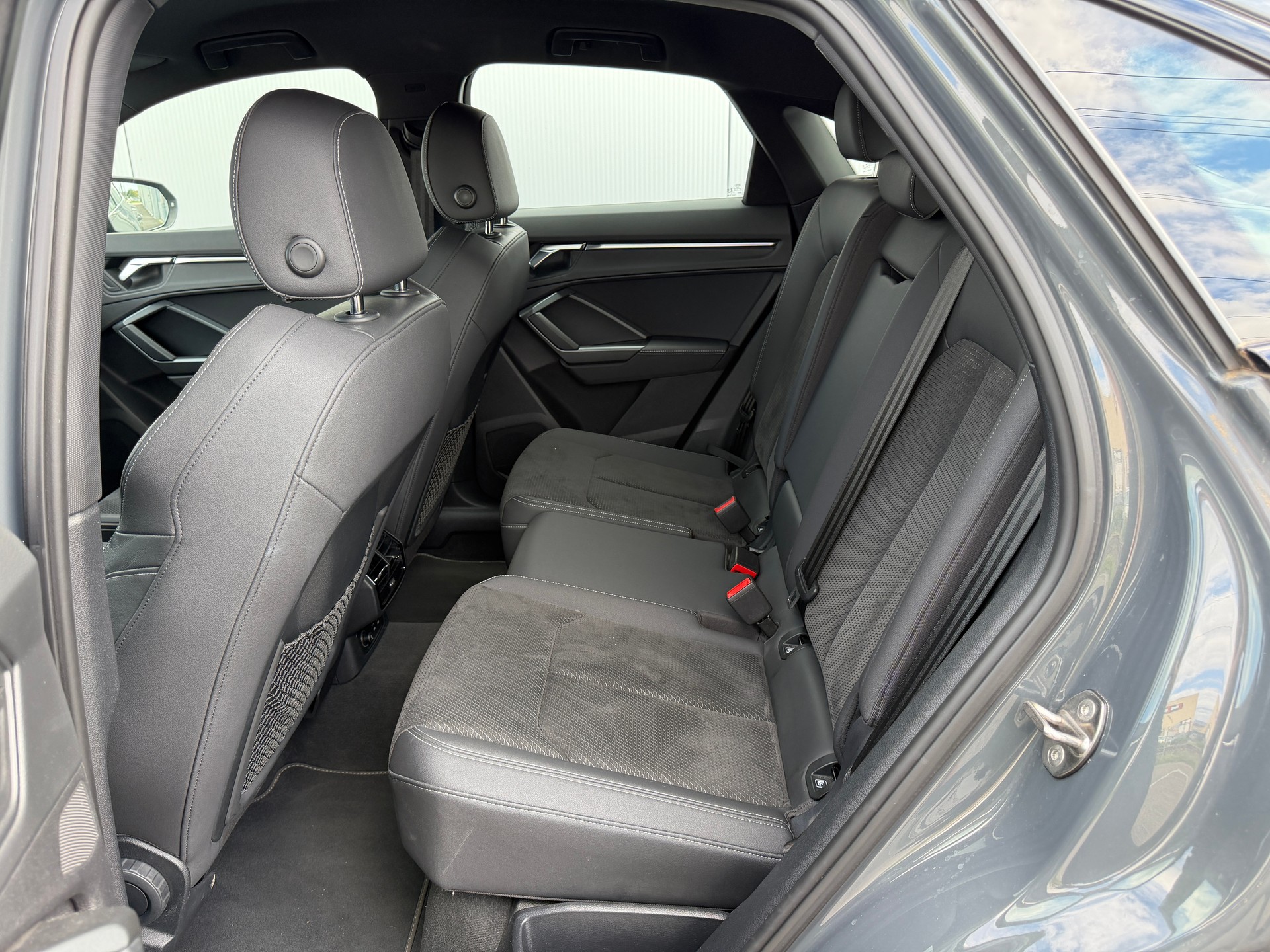 AUDI Q3 Sportback 40 TDI S line quattro S-tronic-image-12