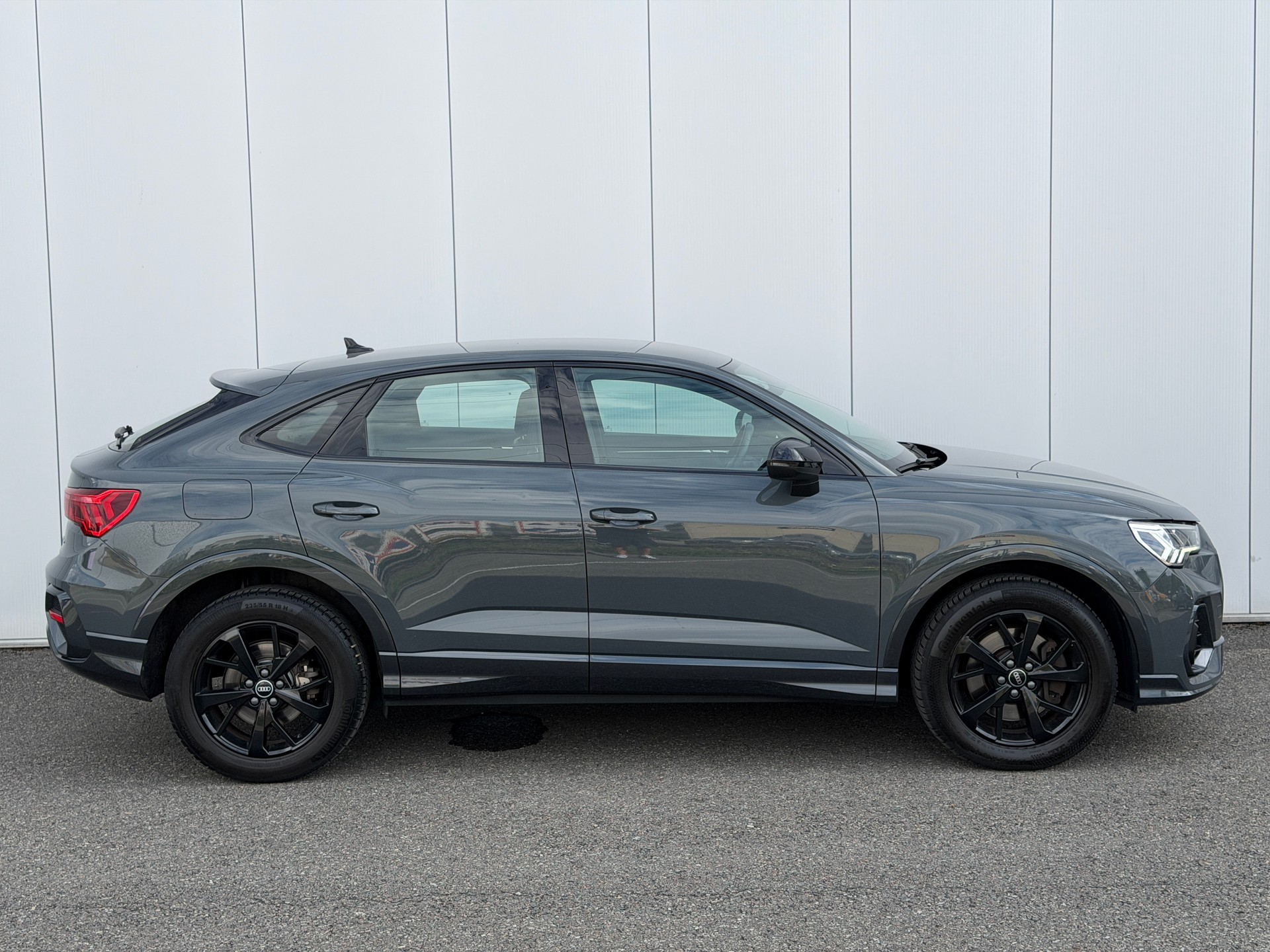 AUDI Q3 Sportback 40 TDI S line quattro S-tronic-image-2