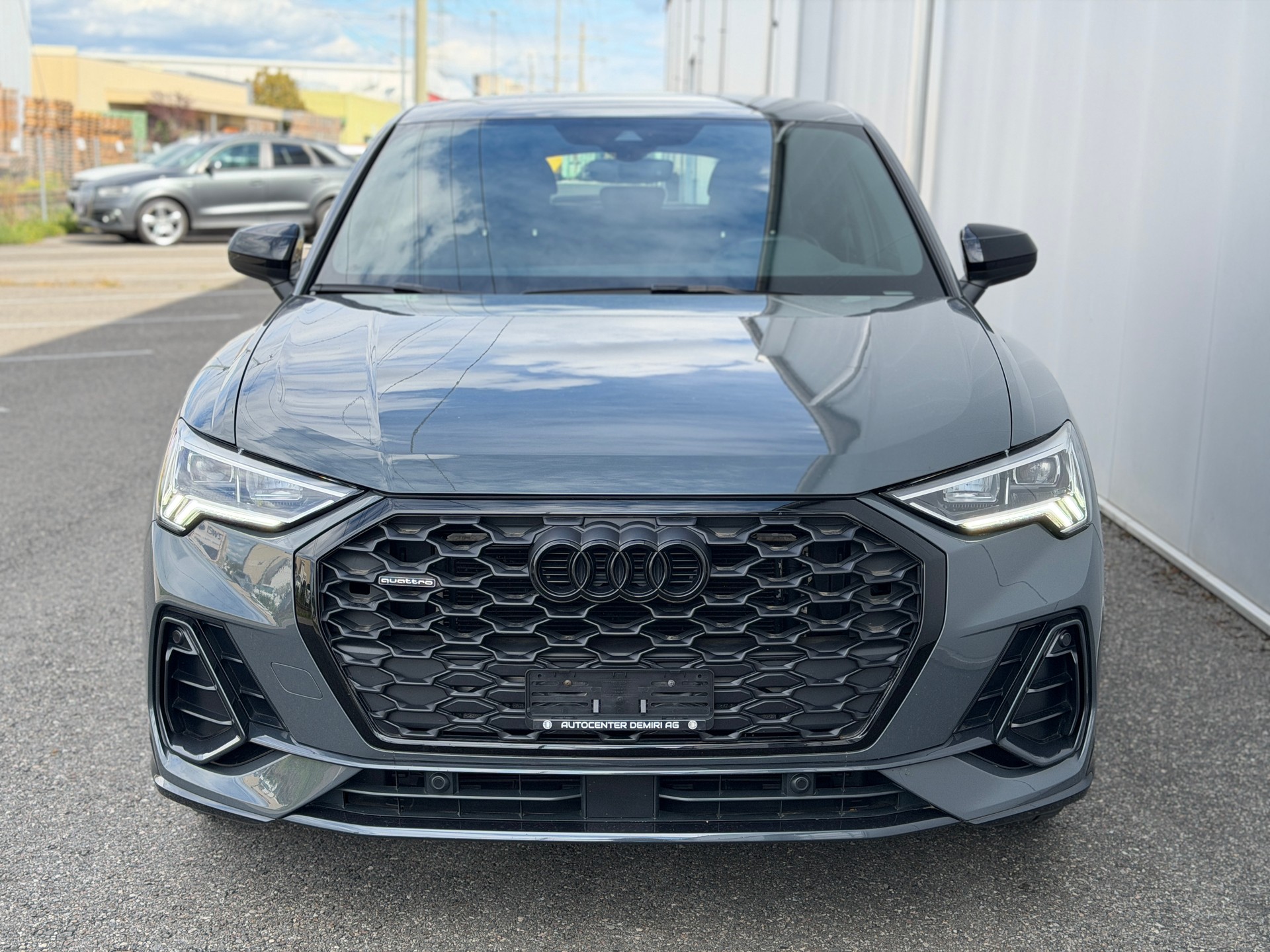AUDI Q3 Sportback 40 TDI S line quattro S-tronic-image-1