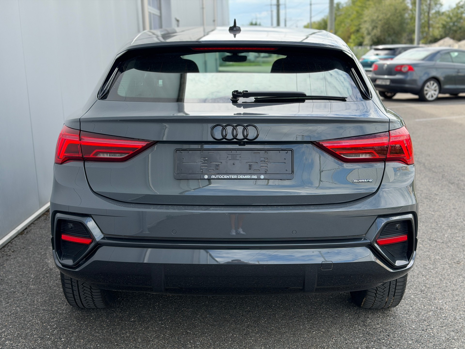 AUDI Q3 Sportback 40 TDI S line quattro S-tronic-image-4