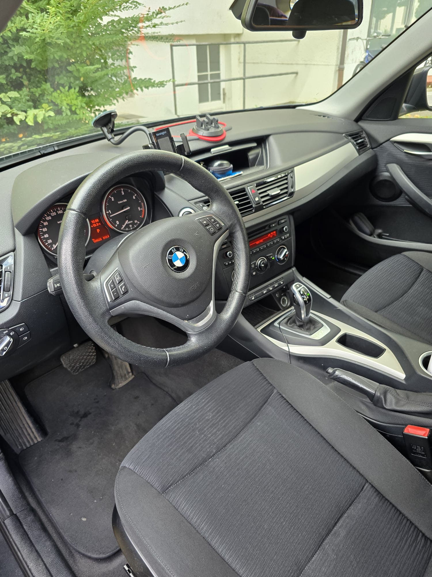 BMW 18d xDrive-image-2