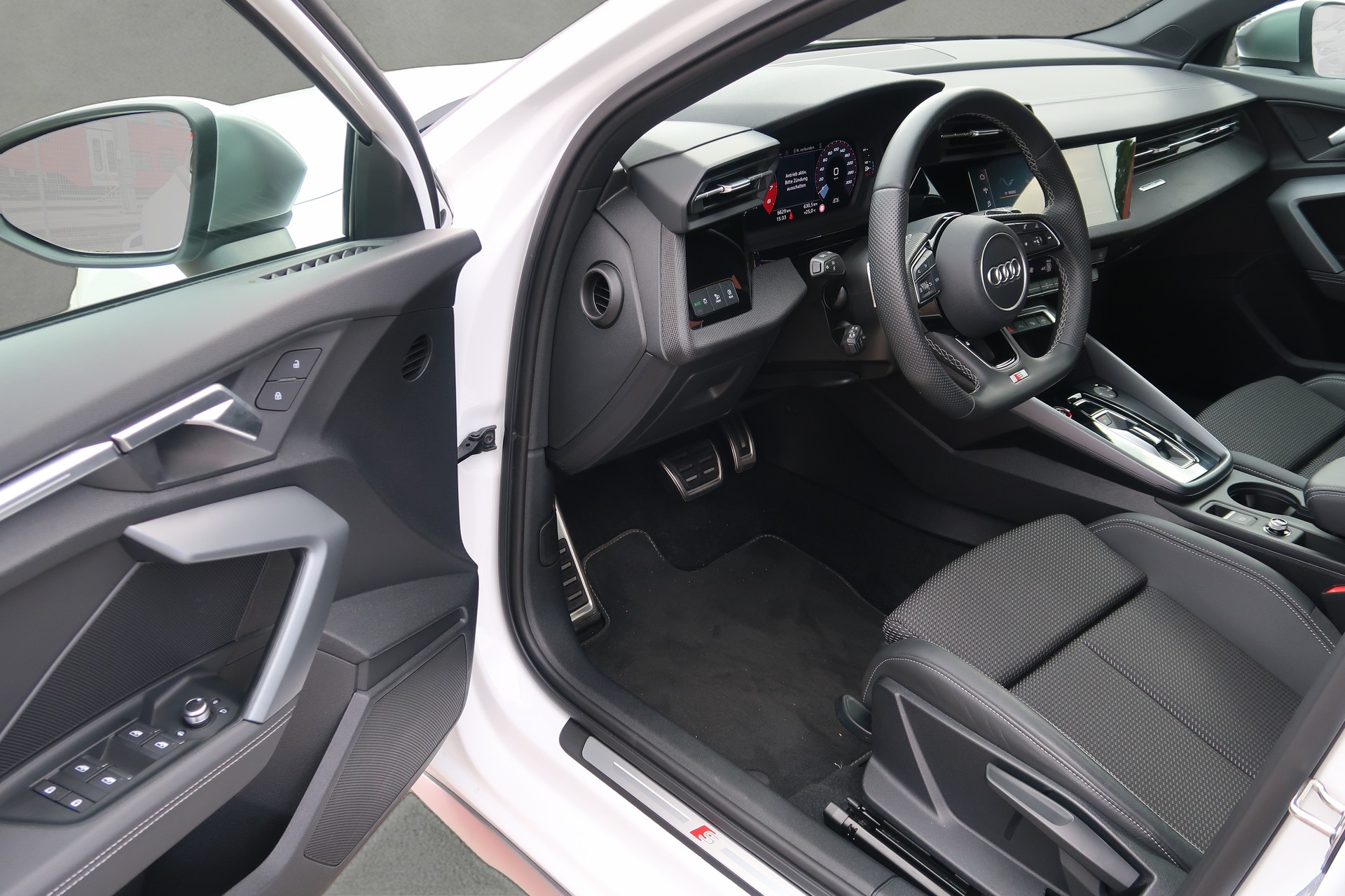 AUDI S3 Sportback TFSI quattro S-tronic-image-10
