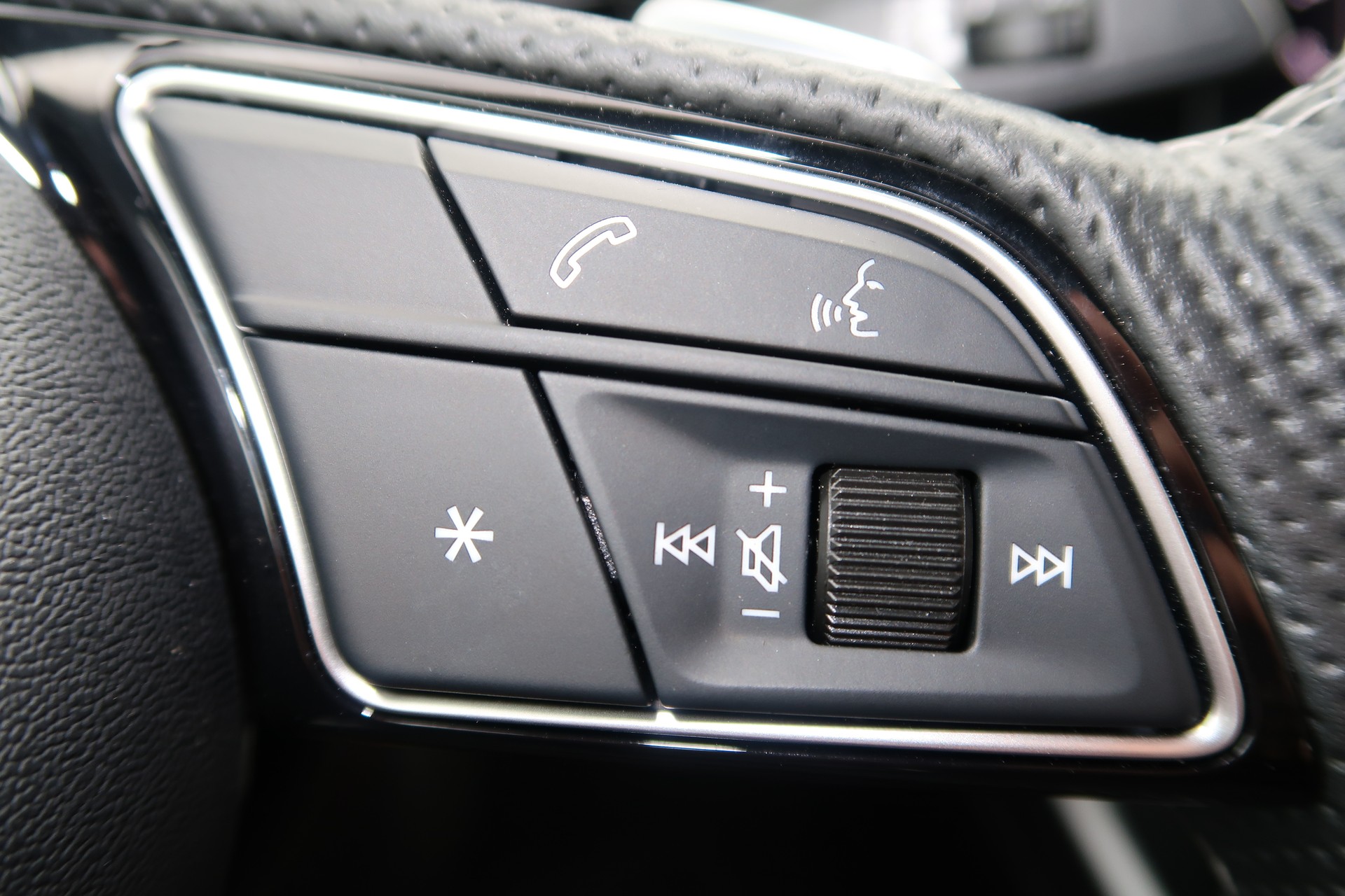AUDI S3 Sportback TFSI quattro S-tronic-image-21