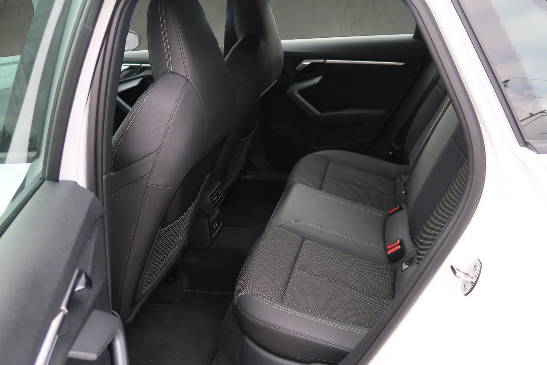AUDI S3 Sportback TFSI quattro S-tronic-image-12