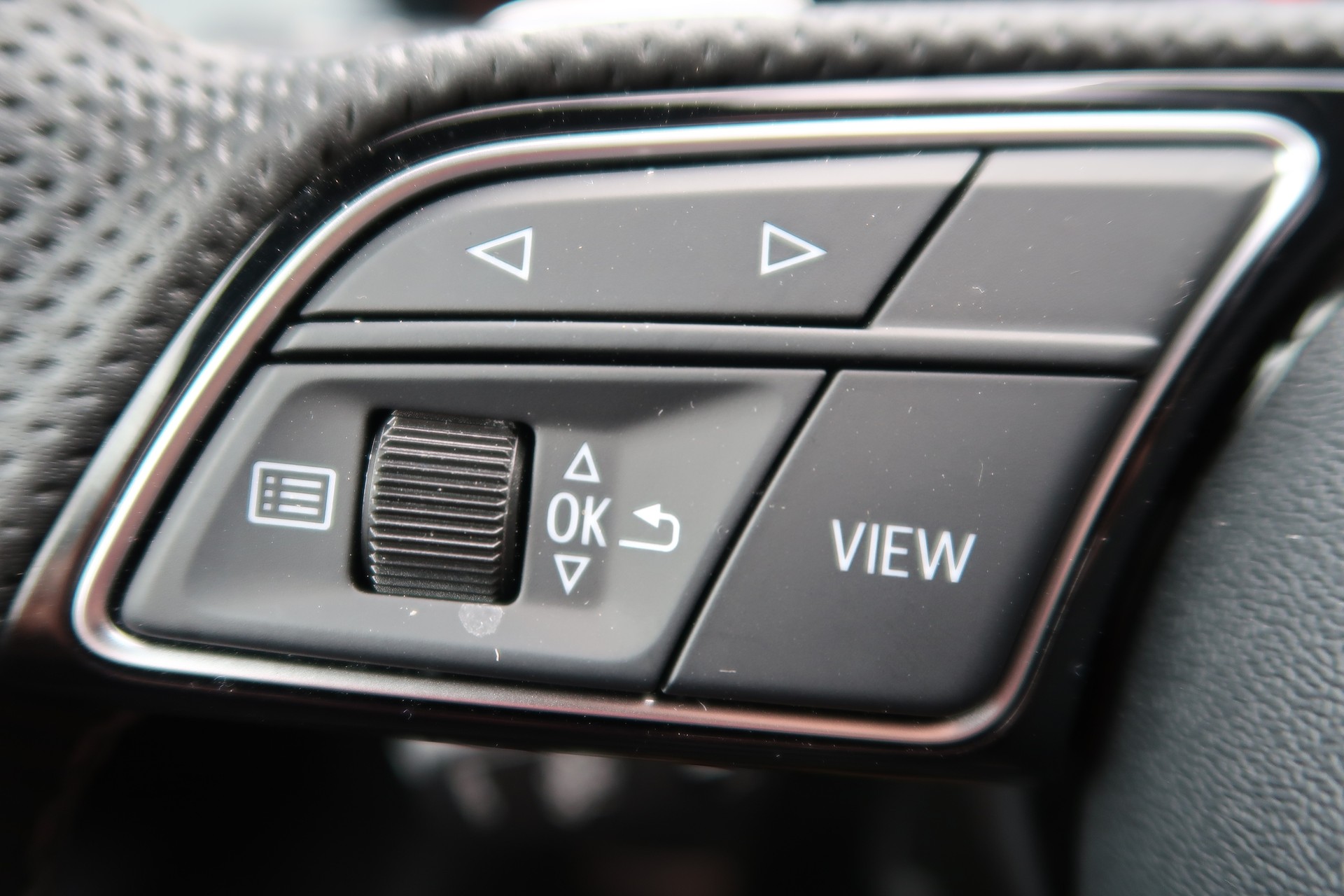 AUDI S3 Sportback TFSI quattro S-tronic-image-22