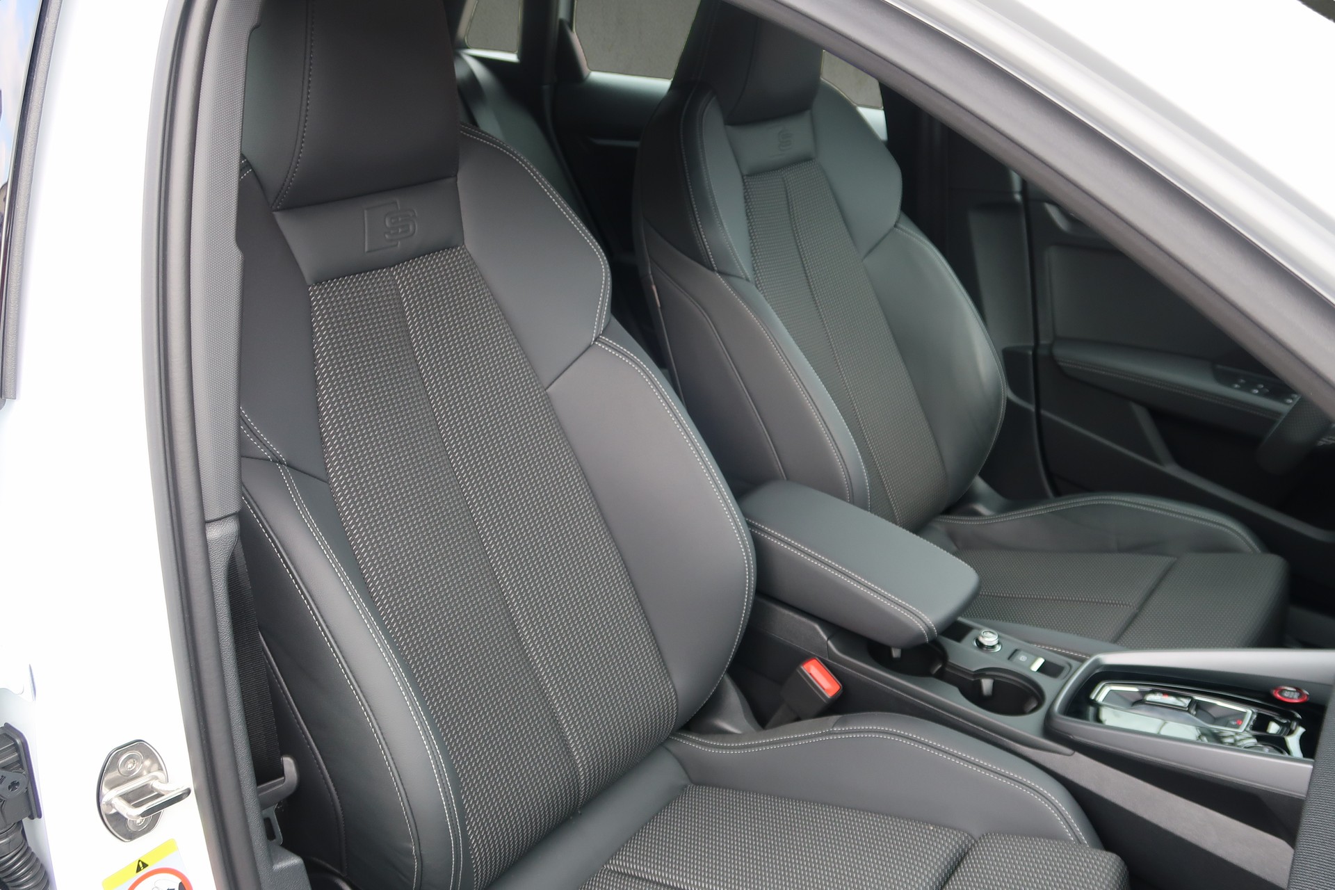 AUDI S3 Sportback TFSI quattro S-tronic-image-15