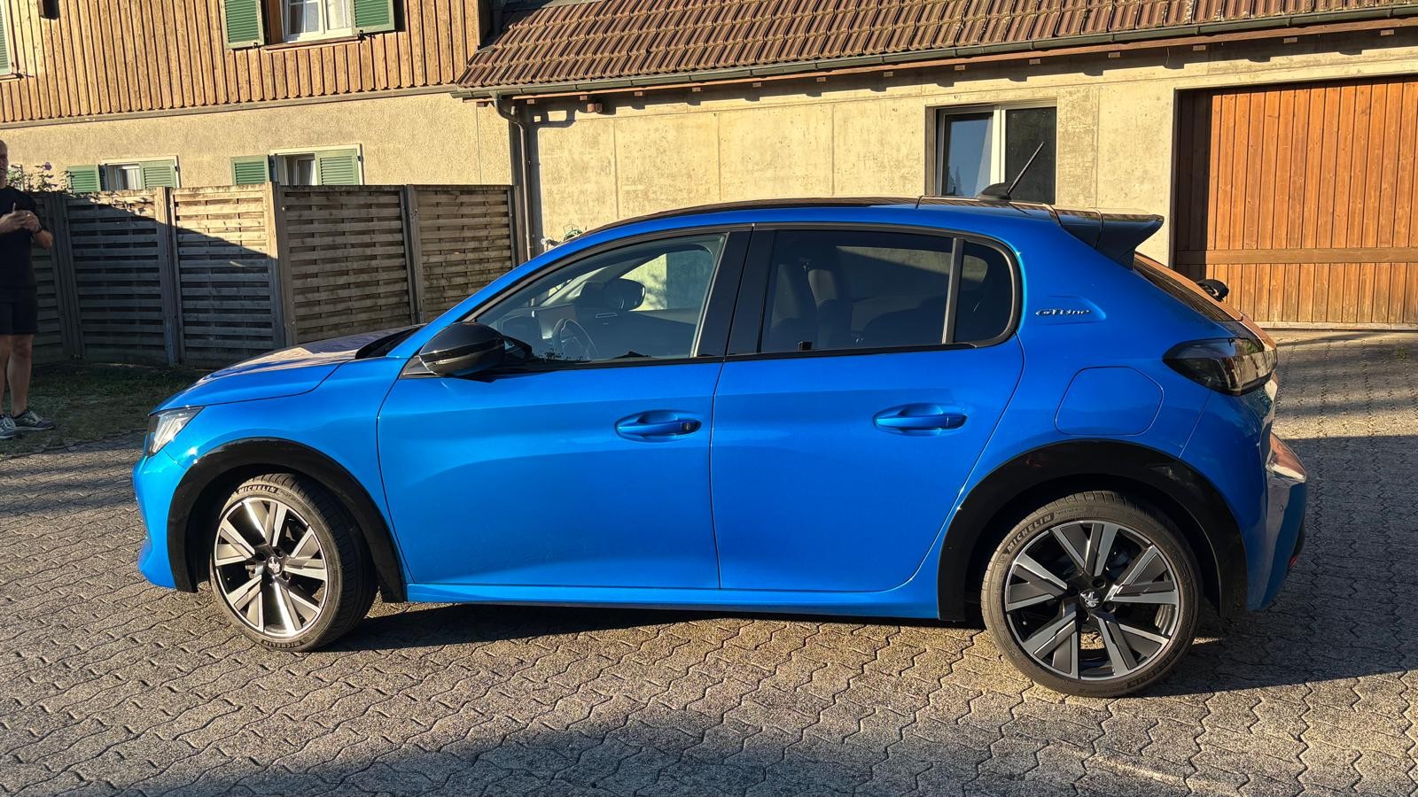 PEUGEOT 1.2 PureTech 130 GT Line-image-2