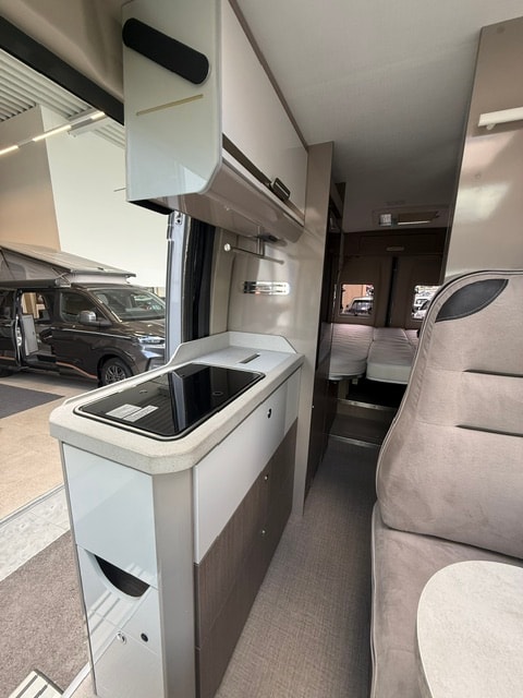 CHALLENGER V217 Road Edition Premium-image-9