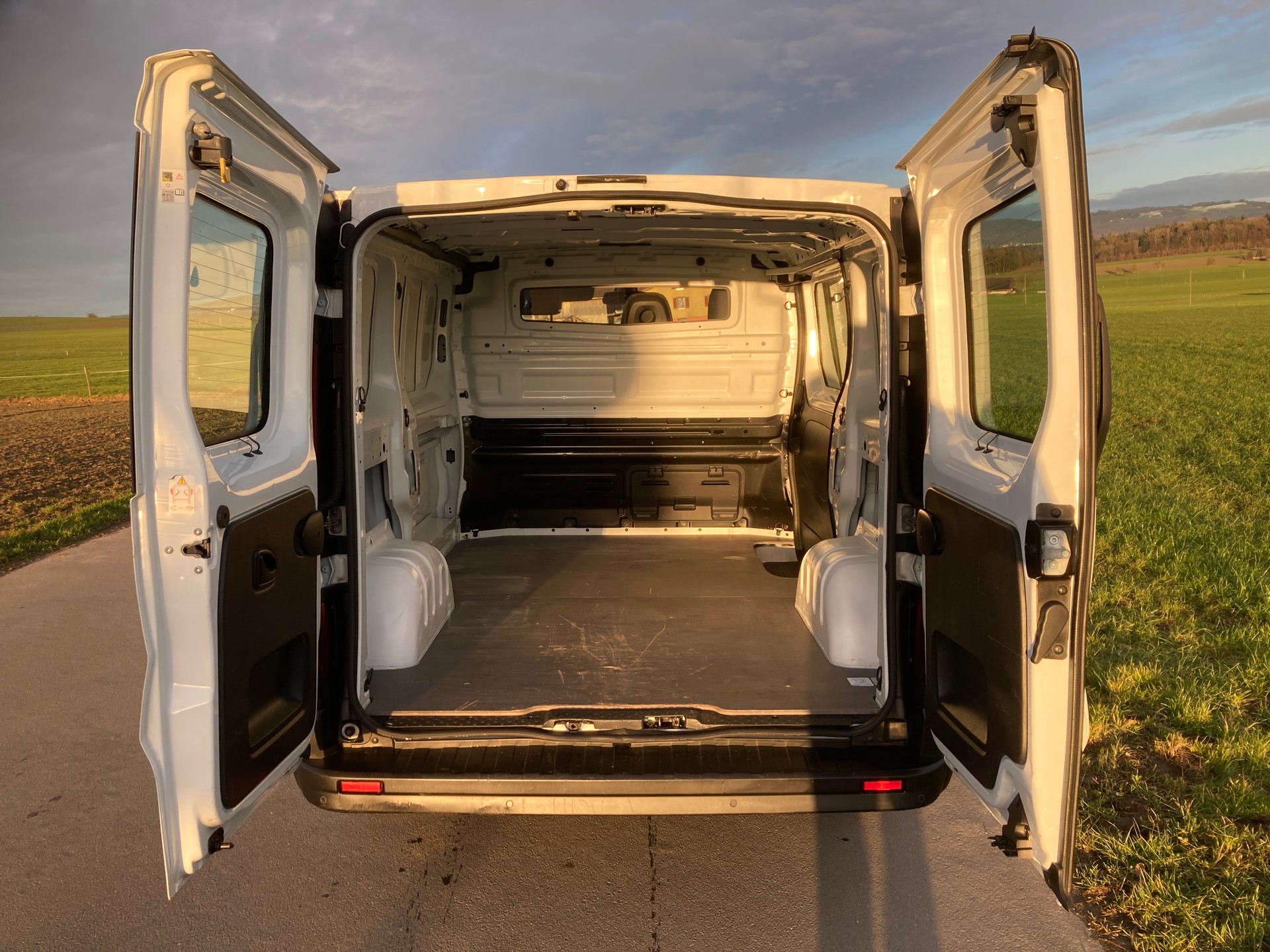RENAULT Trafic 1.6 dCi 120 2.9t Business L1H1 **Nutzlast 1'160 KG**-image-5