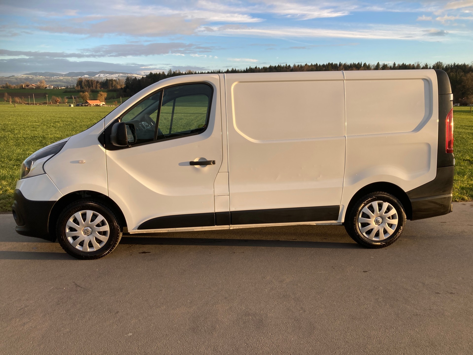RENAULT Trafic 1.6 dCi 120 2.9t Business L1H1 **Nutzlast 1'160 KG**-image-4