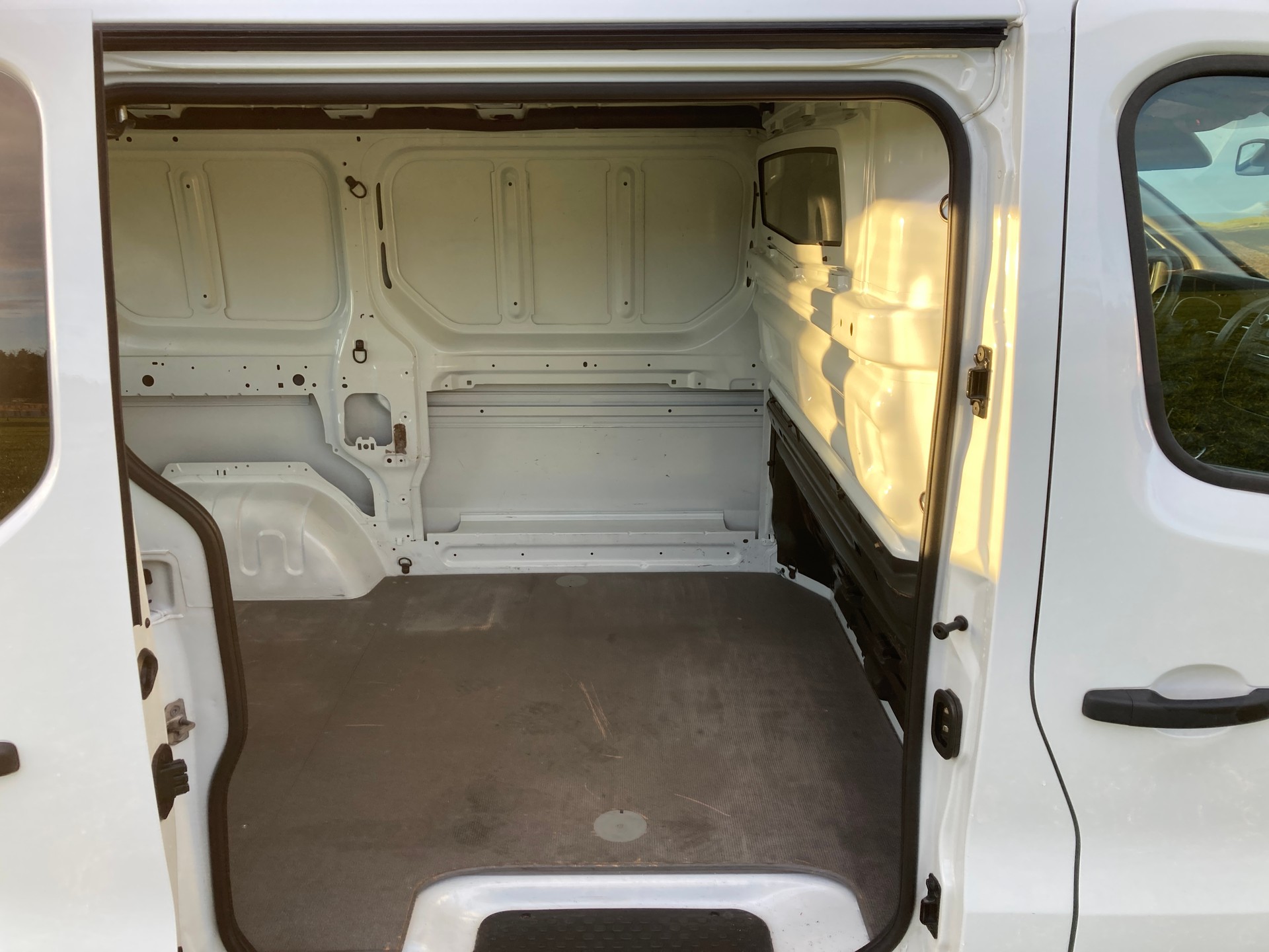 RENAULT Trafic 1.6 dCi 120 2.9t Business L1H1 **Nutzlast 1'160 KG**-image-7