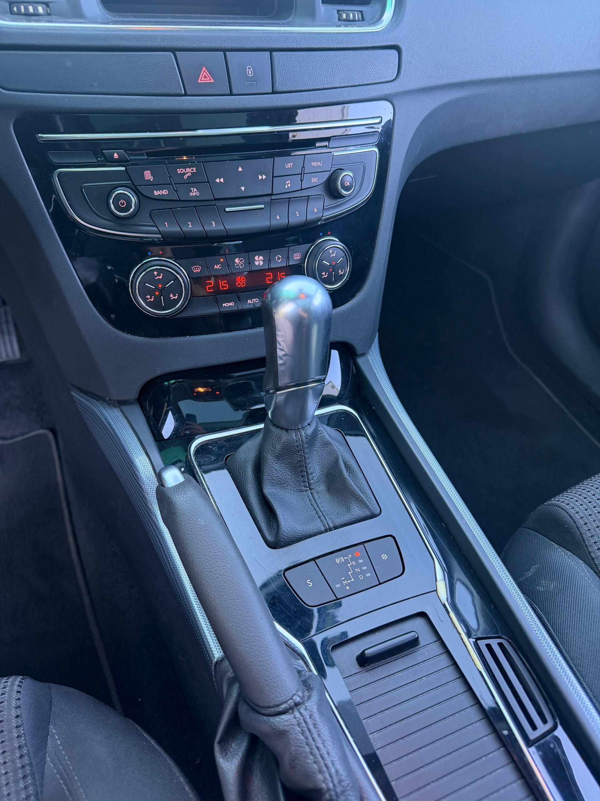 PEUGEOT 508 SW 1.6 16V T Active Automatic-image-12