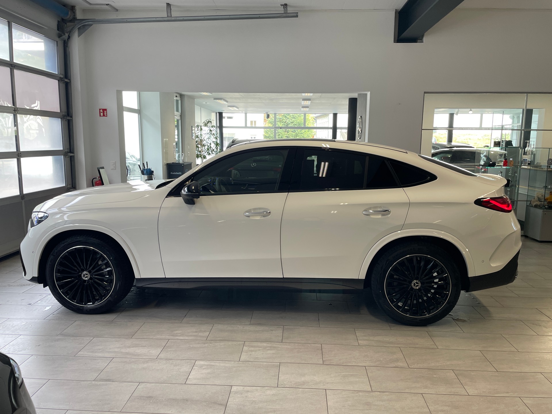 MERCEDES-BENZ GLC Coupé 300 4Matic 9G-Tronic AMG Line-image-3