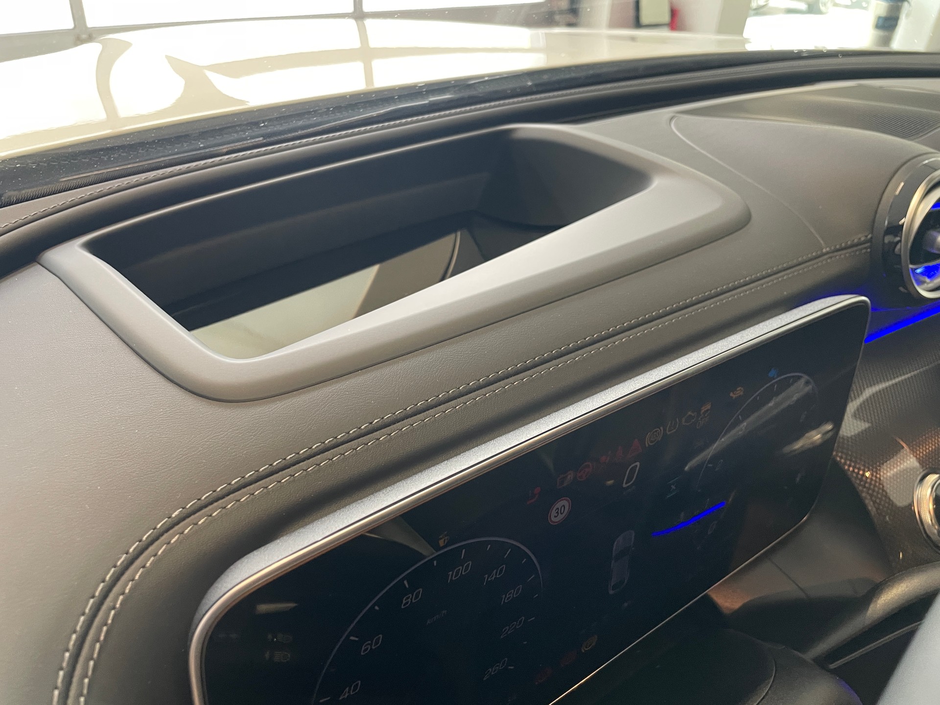 MERCEDES-BENZ GLC Coupé 300 4Matic 9G-Tronic AMG Line-image-15