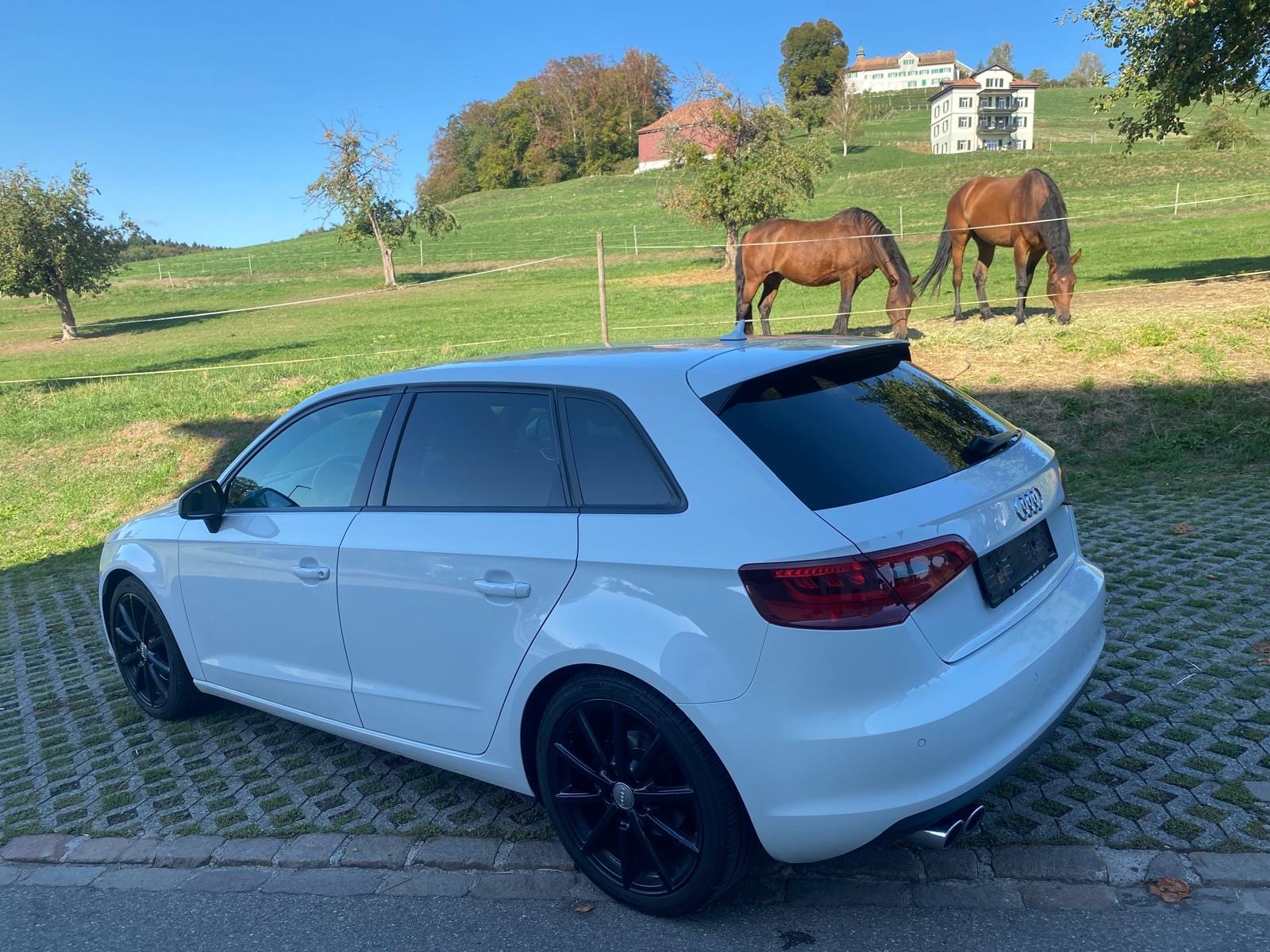 AUDI A3 Sportback 2.0 TDI Attraction quattro S-tronic-image-3