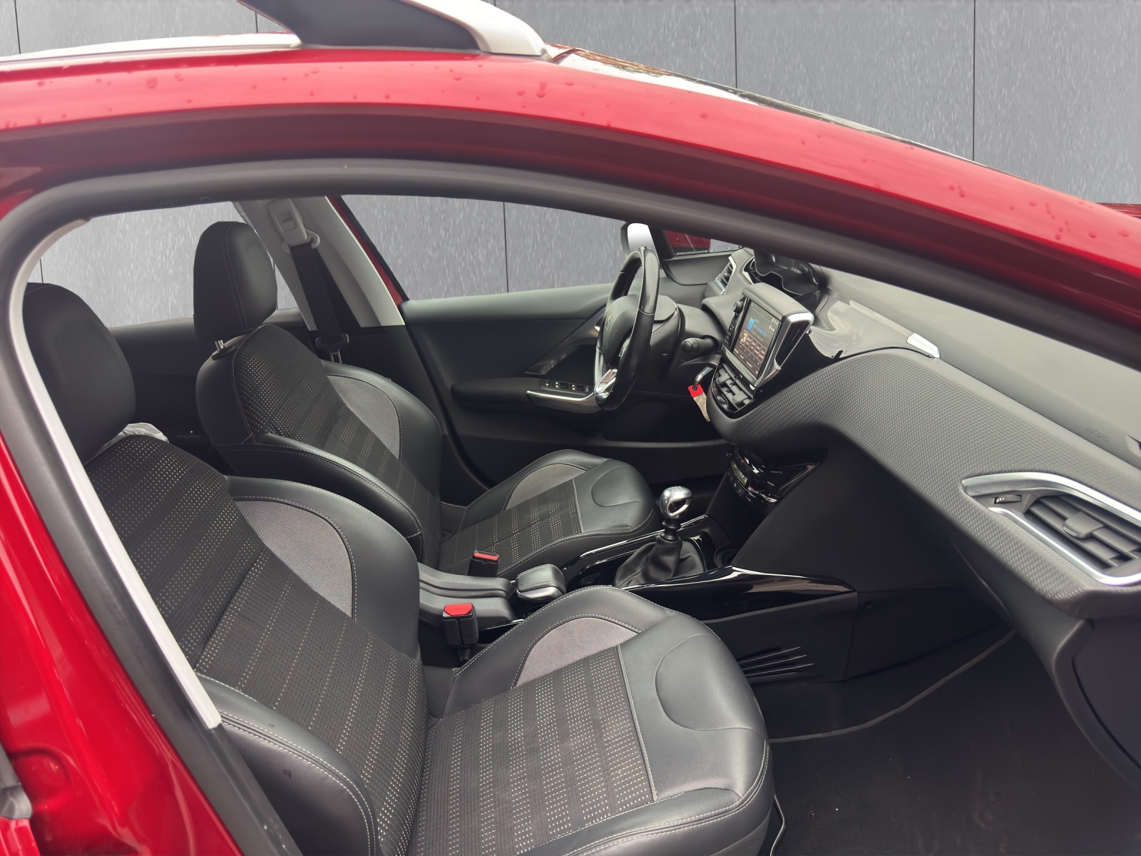 PEUGEOT 2008 1.2 PureTech Allure-image-13